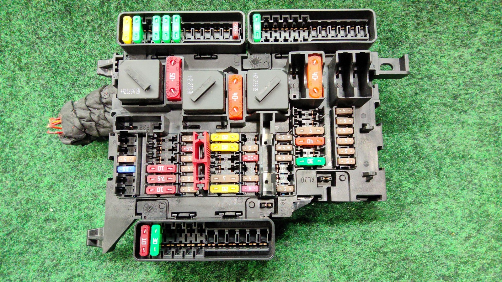 2016-2022 Bmw X1 front In-dash Fuse Box Oem 61149360501 61139265642 Original
