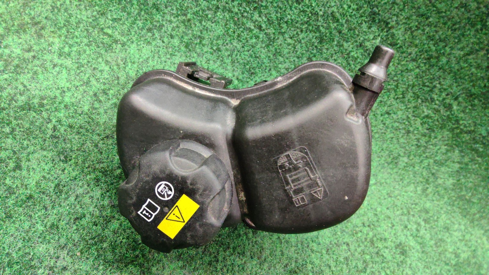 2019-2024 Bmw 330i Intercooler Coolant Reservoir Expansion Tank Oem 17138610653