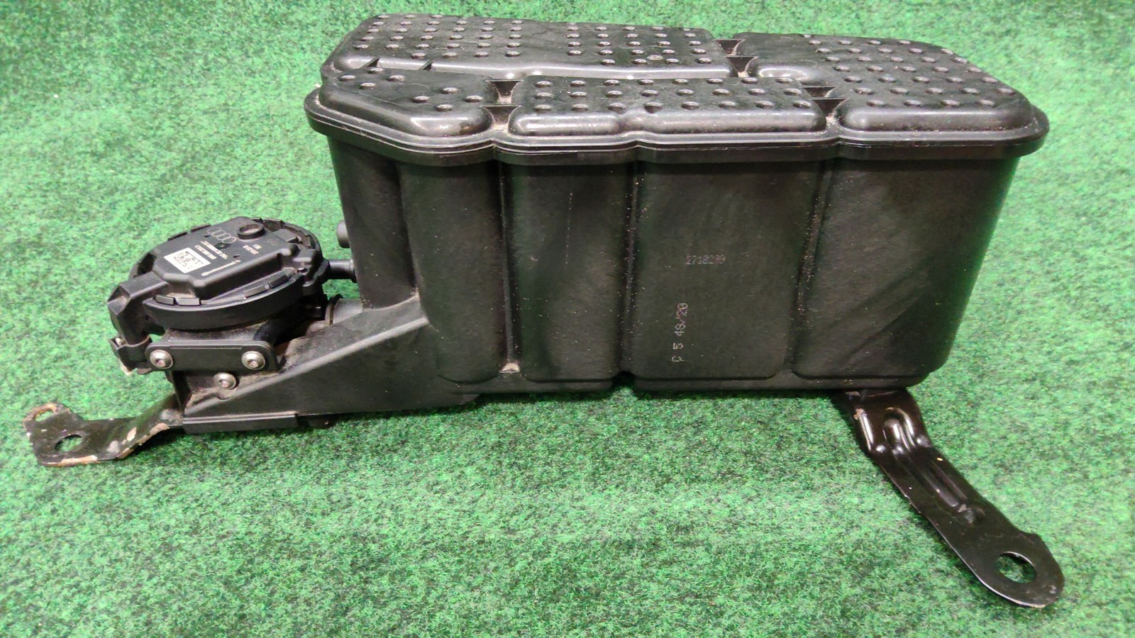 2017-2025 Audi A4 Activated Charcoal Container Oem 8w0201801m