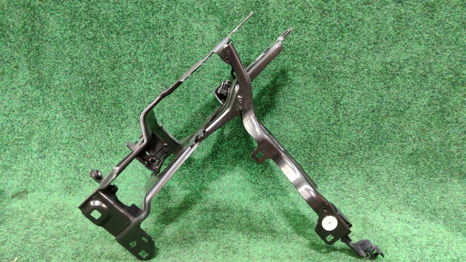 2019-2023 BMW X5 Vertical Radiator Support Headlight Mount OEM 51647421709