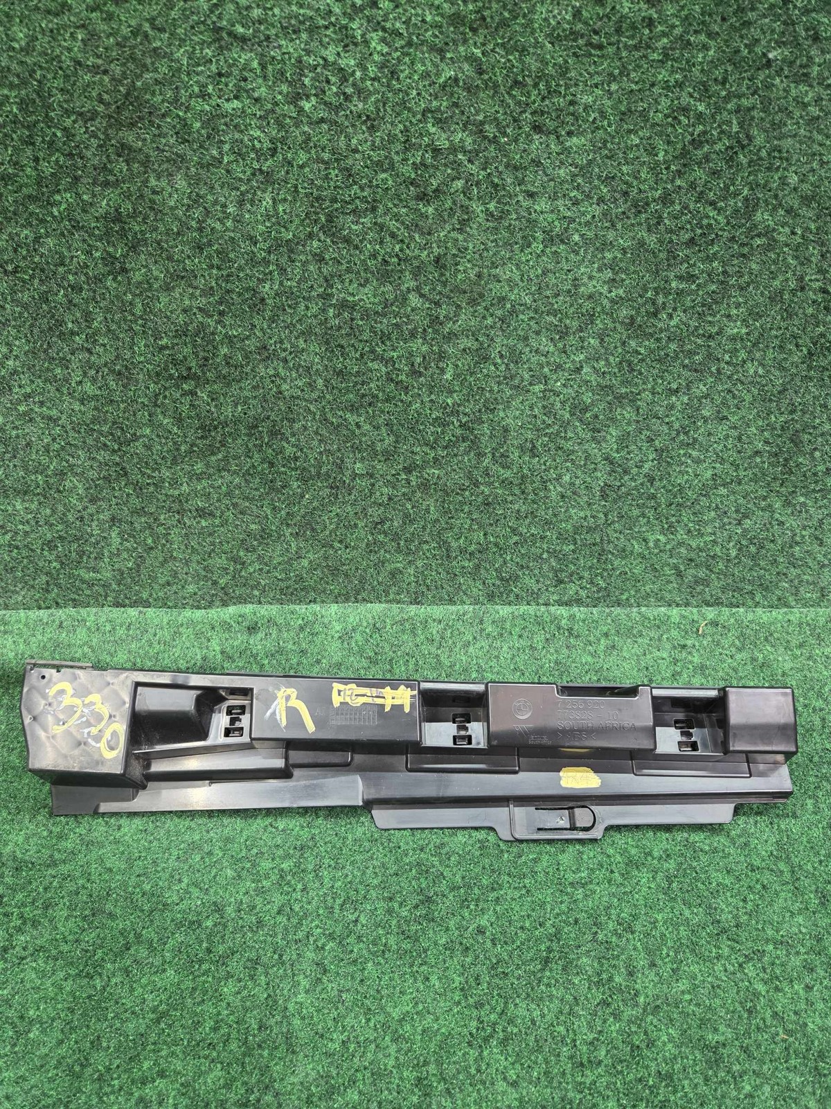 2019-2025 Bmw 330i Right side Rocking Moulding Braket Oem 63177946653