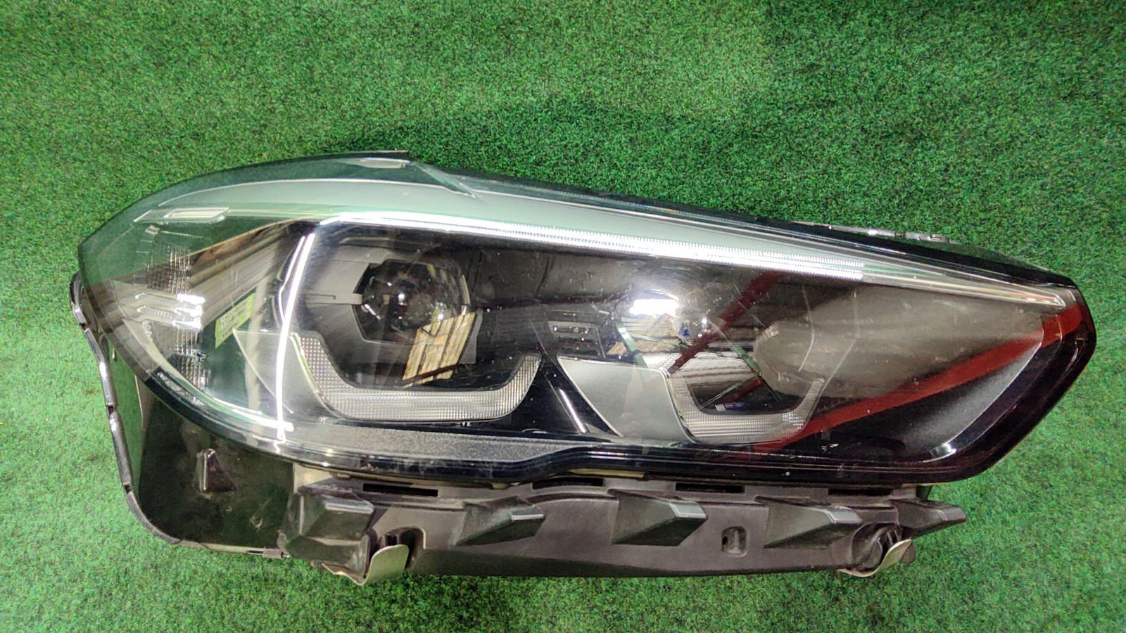 RH 2019-2023 BMW X5 Headlight Assembly w/o Shadowline w/o Laser OEM 63117933338