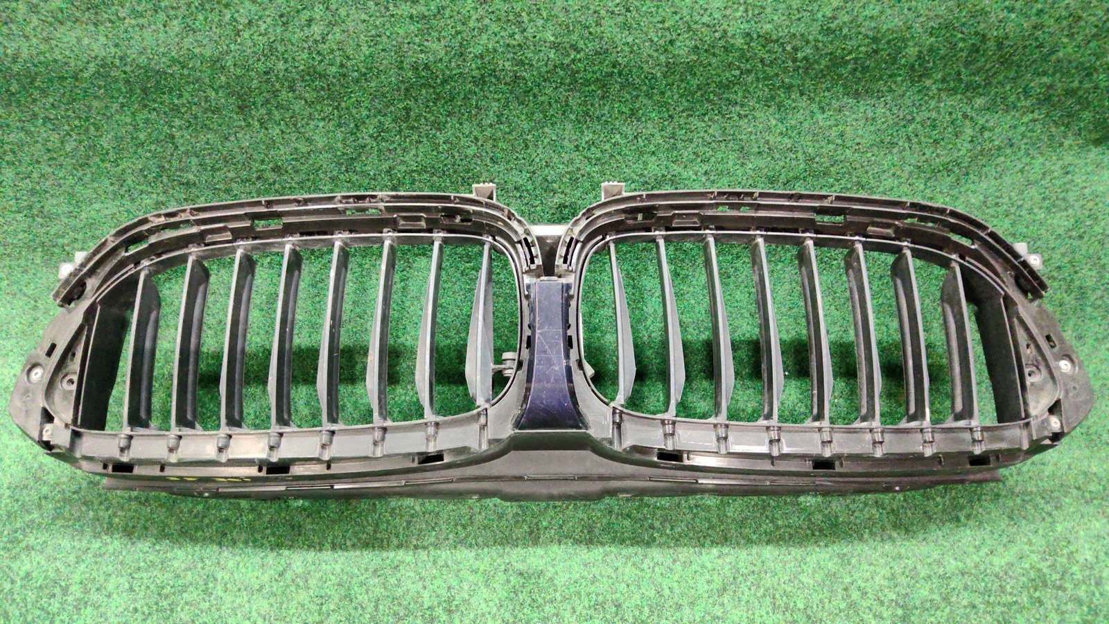 2017-2020 BMW 530i Front Bumper Upper Active Shutter Grill OEM 51747497283