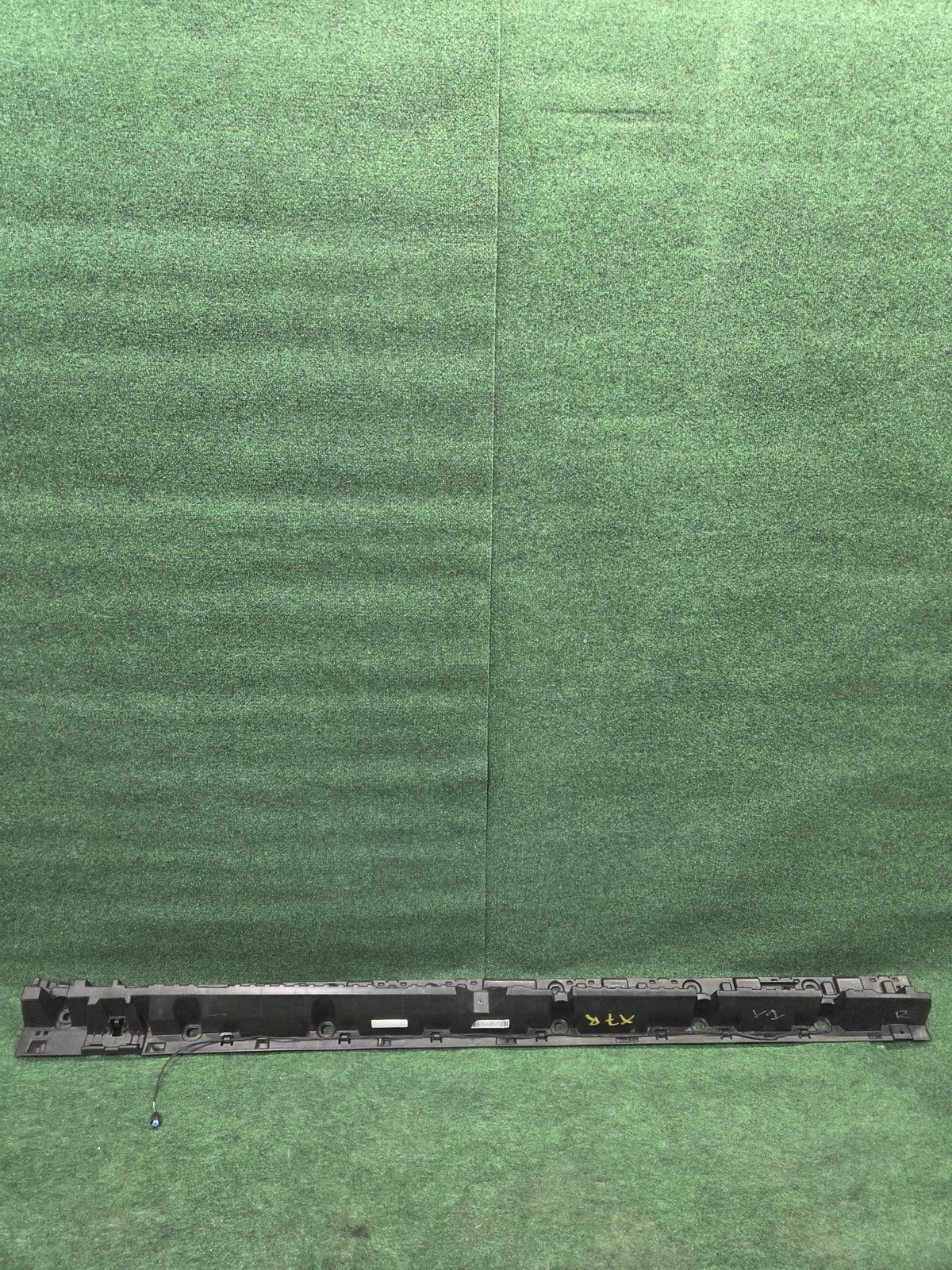 2017-2022 Bmw X7 Right Rocking Moulding Braket Supporting Ledge Oem 51777425470