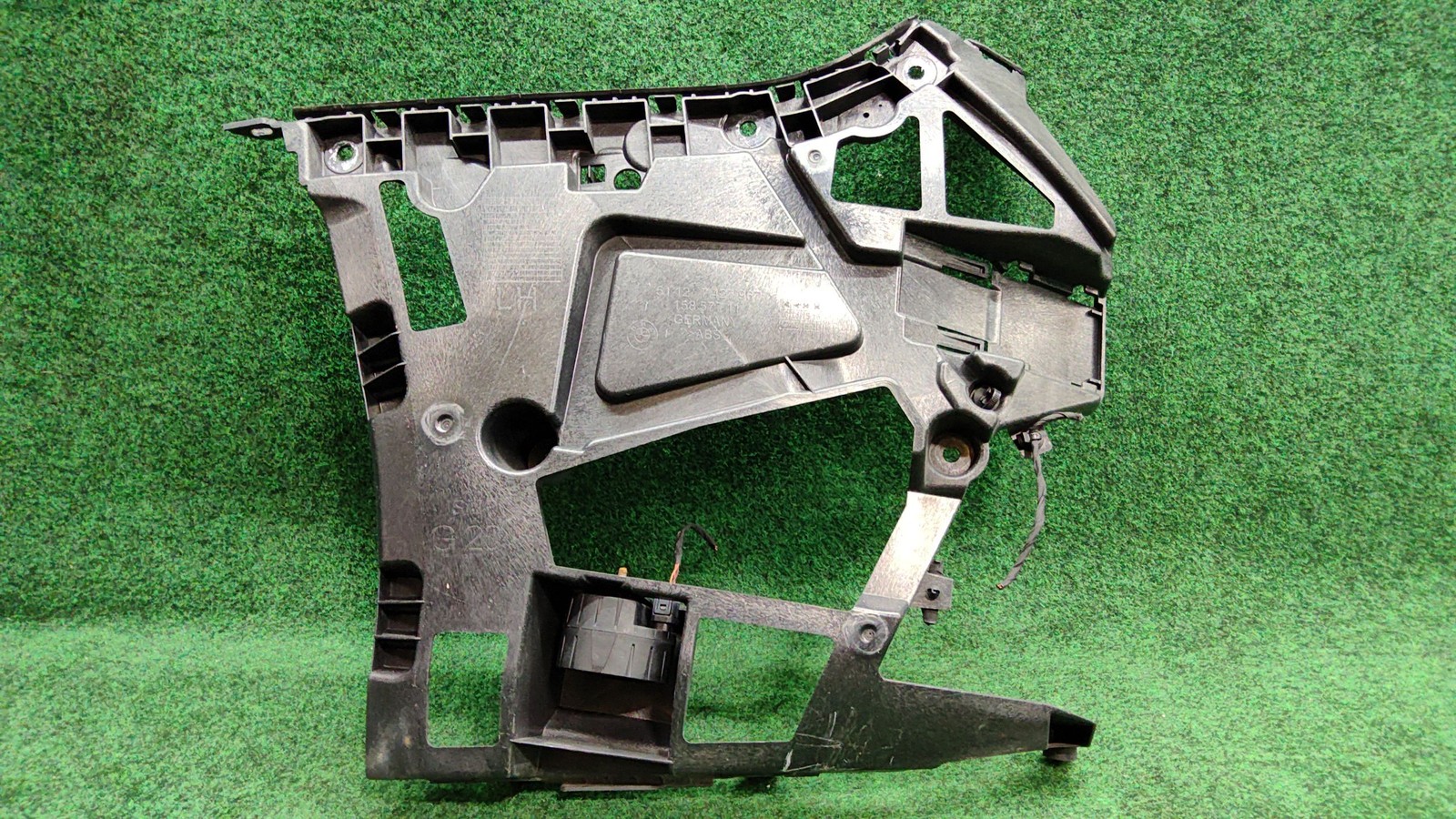 2018-2022 BMW 330i Rear Left Bumper Lateral Bracket OEM 51127427967