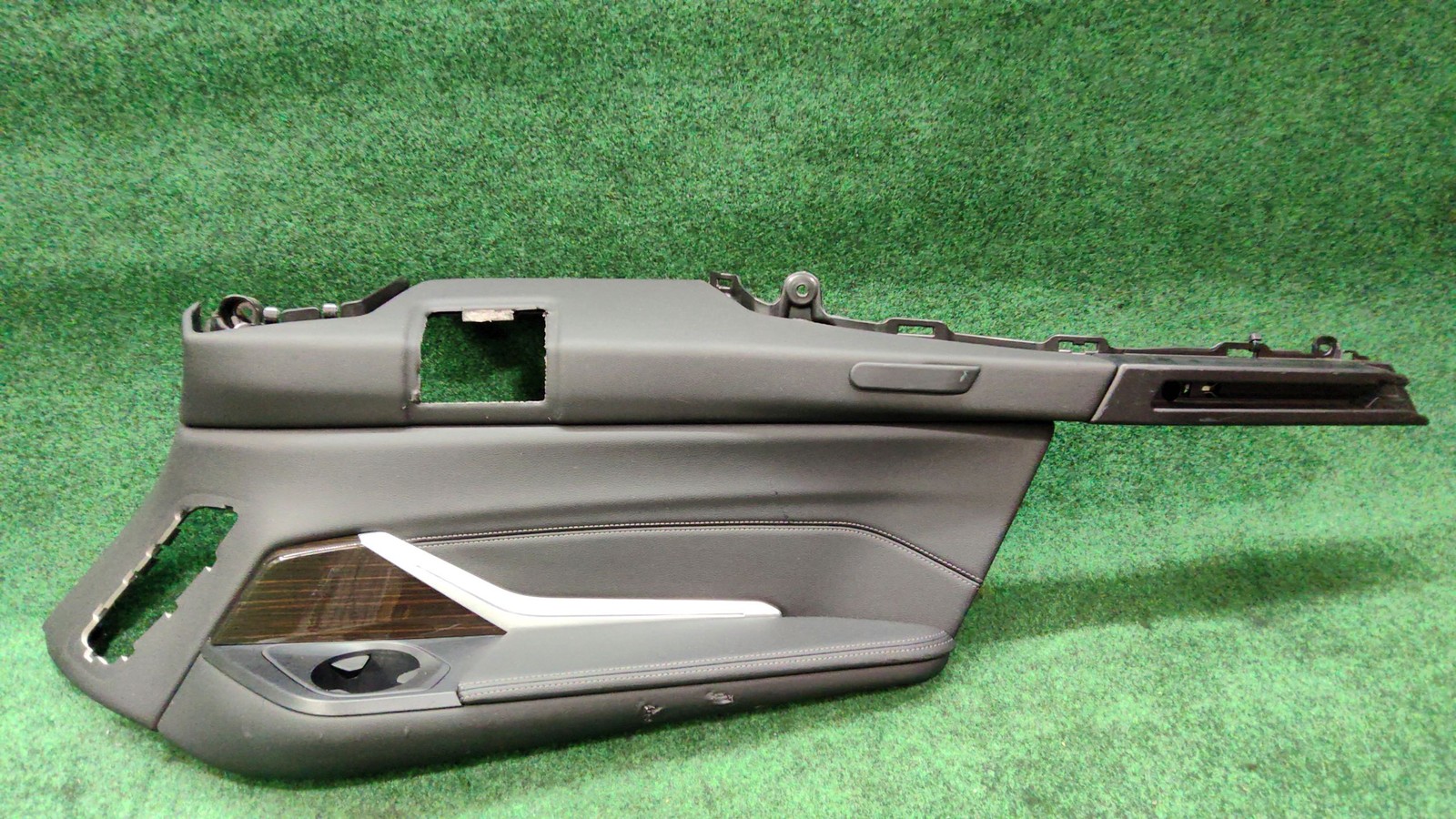 2019-2022 BMW X7 Left Side Quarter Panel Trim Panel Black/MSCW OEM 51475A35C74