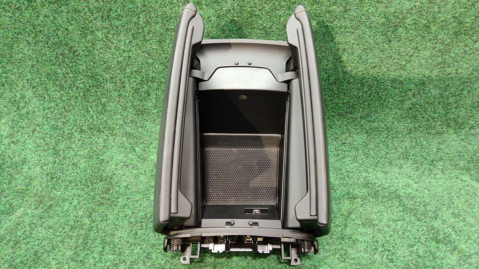 2019-2022 BMW X5 Console Armrest W/HEAT  Vernasca Leather OEM 51169399806