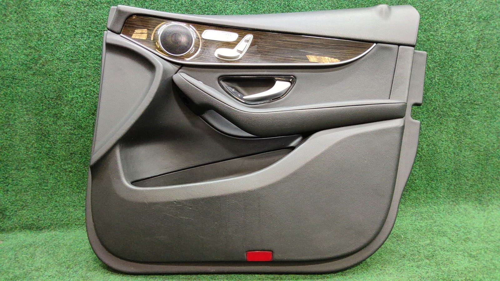 2016-2022 Mercedes Glc 300 Right Front Door Trim Panel Oem A2537207403