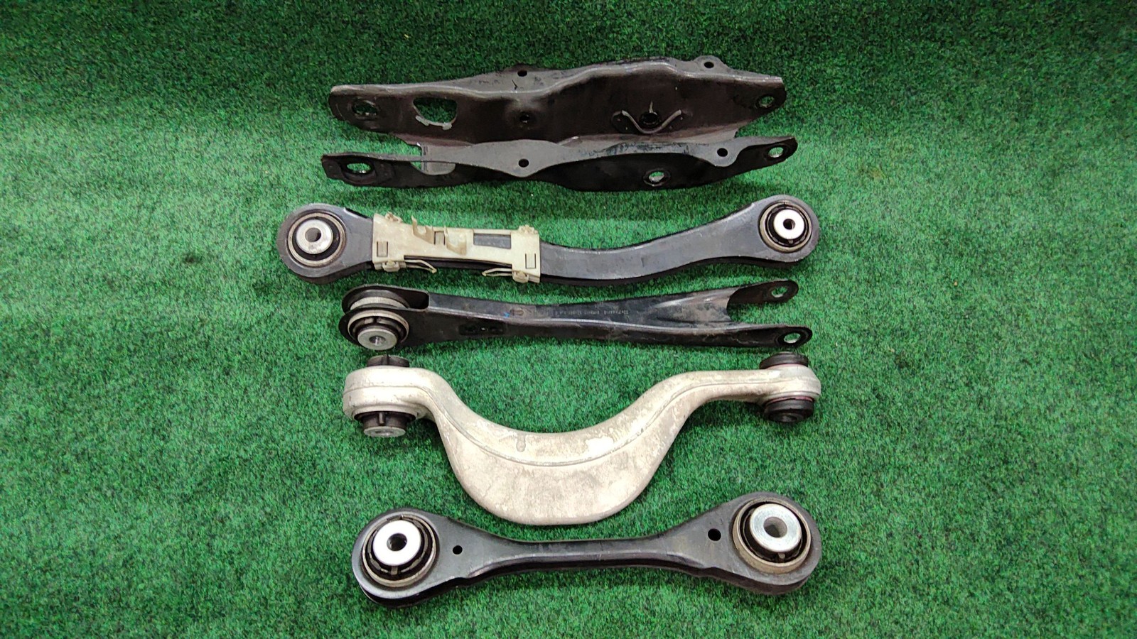 2019-2023 BMW X5 Rear Right Control Arms OEM 33306878030 33306878037 33306878018