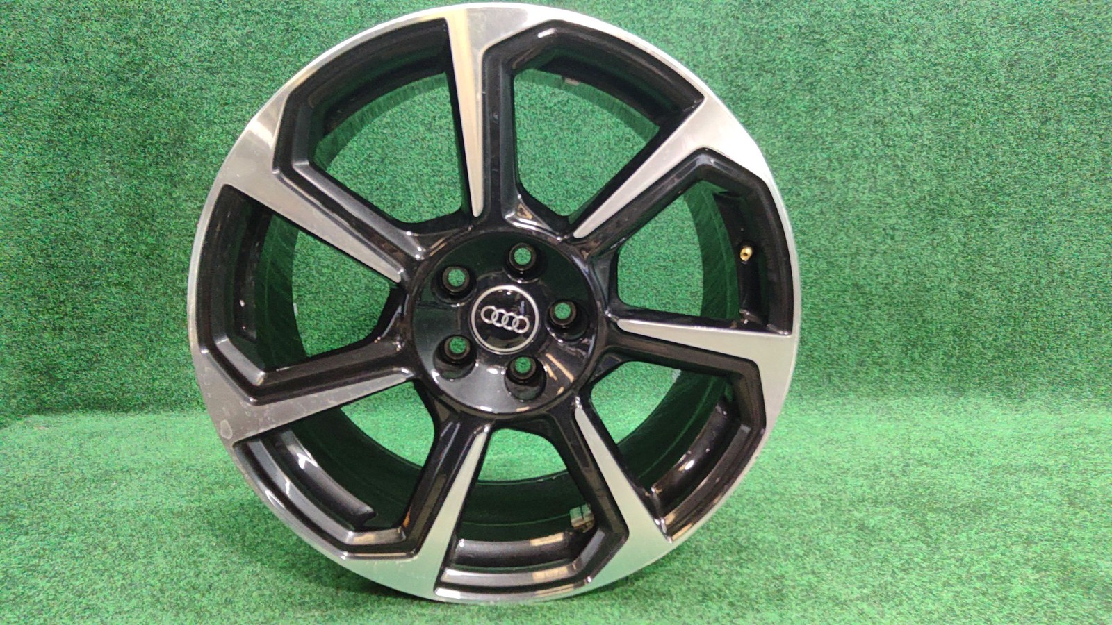Audi Wheel 7-spoke 8.5x19 Black/silver Et38 Sport Oem 83a601025d / 83a601025bb