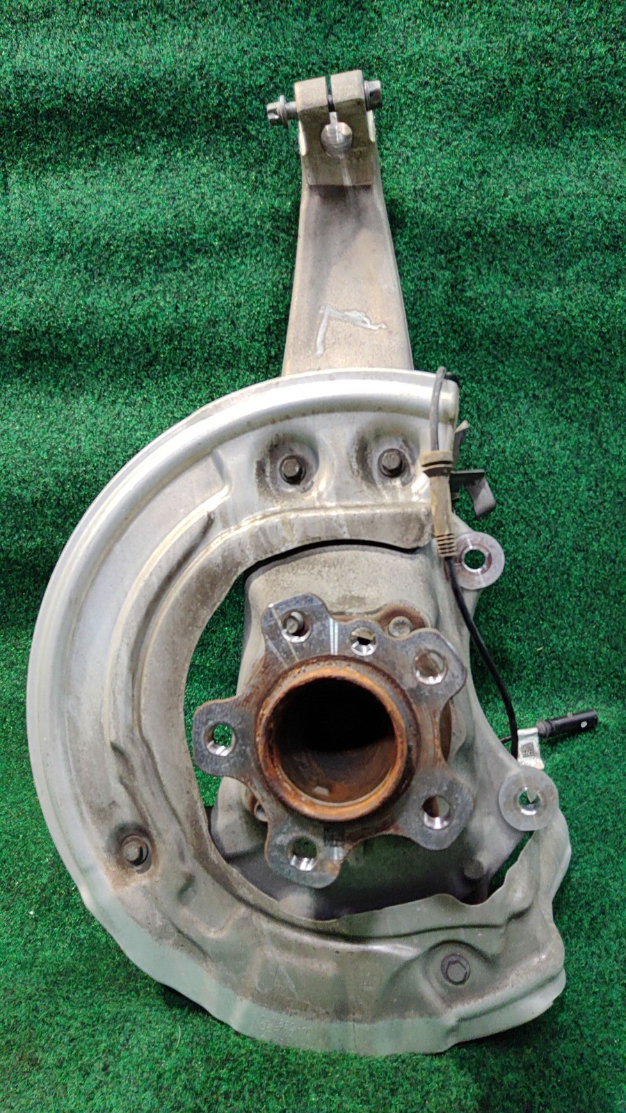 2016-2023 BMW 740i Front Left Knuckle Stub Axle OEM 31206884377