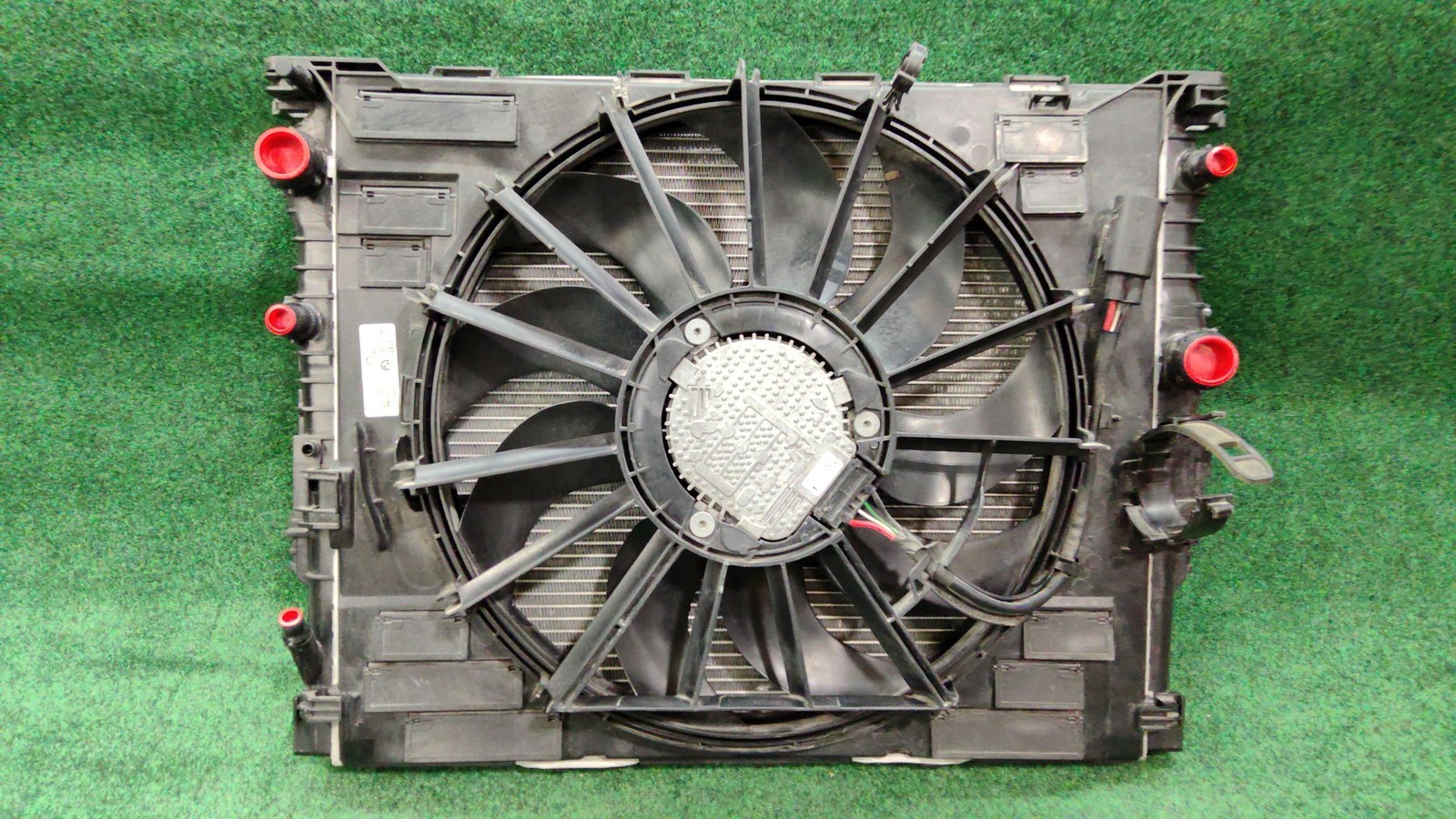 2017-2023 BMW 530i Radiator Cooling & Fan Assembly OEM 17118743663 17427953400