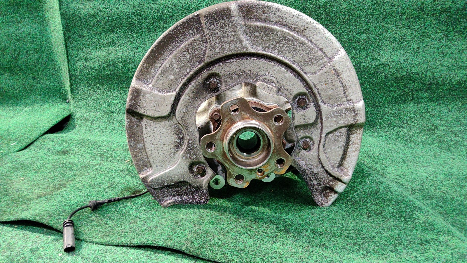 2019-2024 BMW X6 M50i AWD Rear Right Spindle Knuckle OEM 33306876652