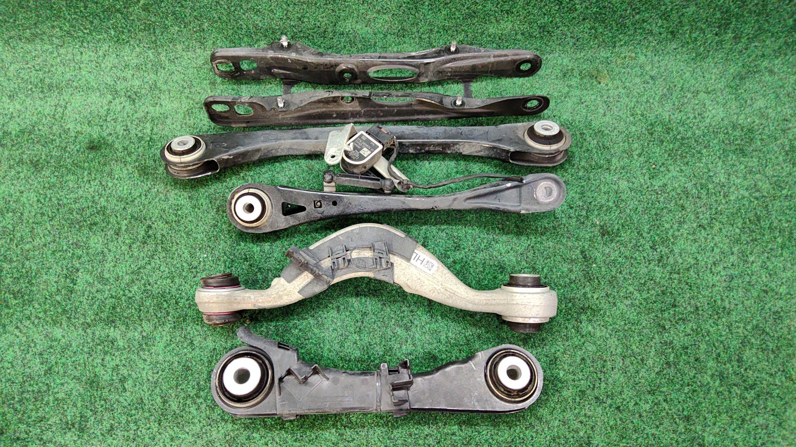 2016-2022 BMW 740i Rear Left Lower & Upper Control OEM 33326883339