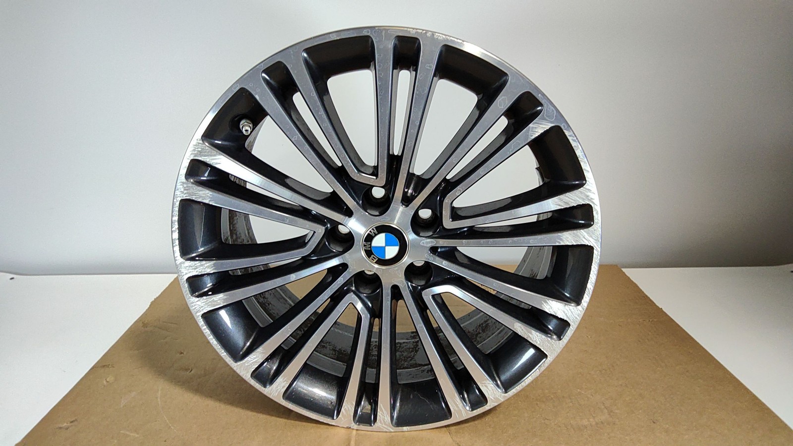 17-20 BMW Wheel 18x8 Lhr 10 Spoke alternating Light Gray OEM 36116874440