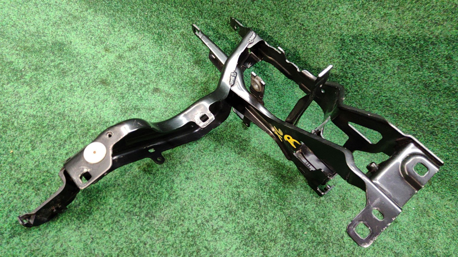 2019-2025 Bmw X5 X6 Right Rh Passenger Side Headlight Bracket Oem 51647421710