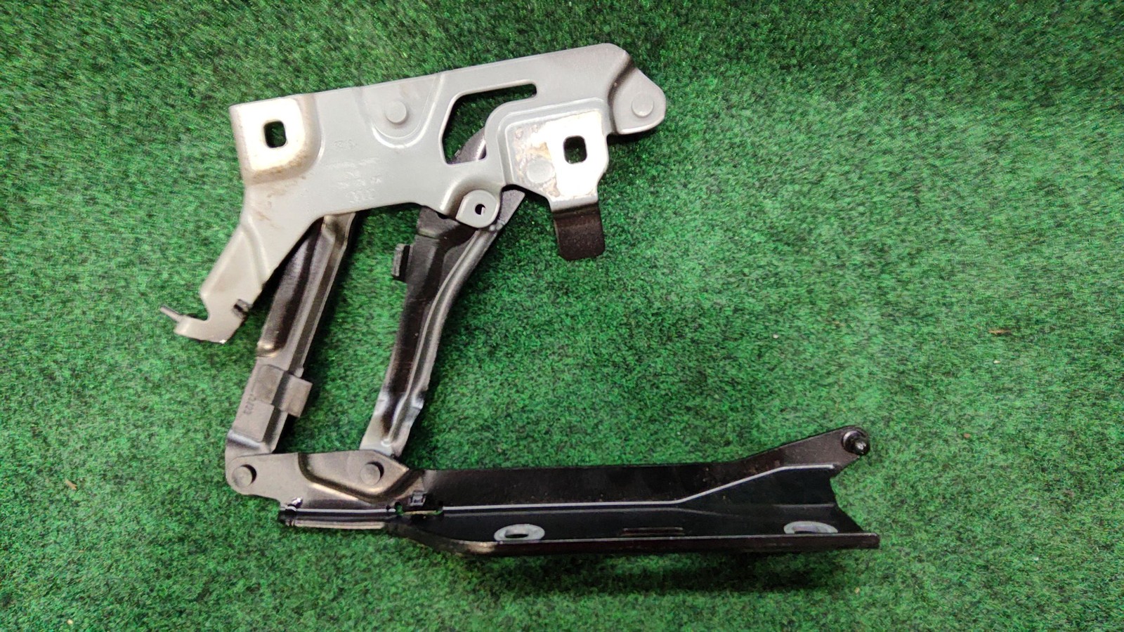 2020-2025 Audi Q5 Front Right Hood Hinge mythos Black Metalliс Oem 80a823302c
