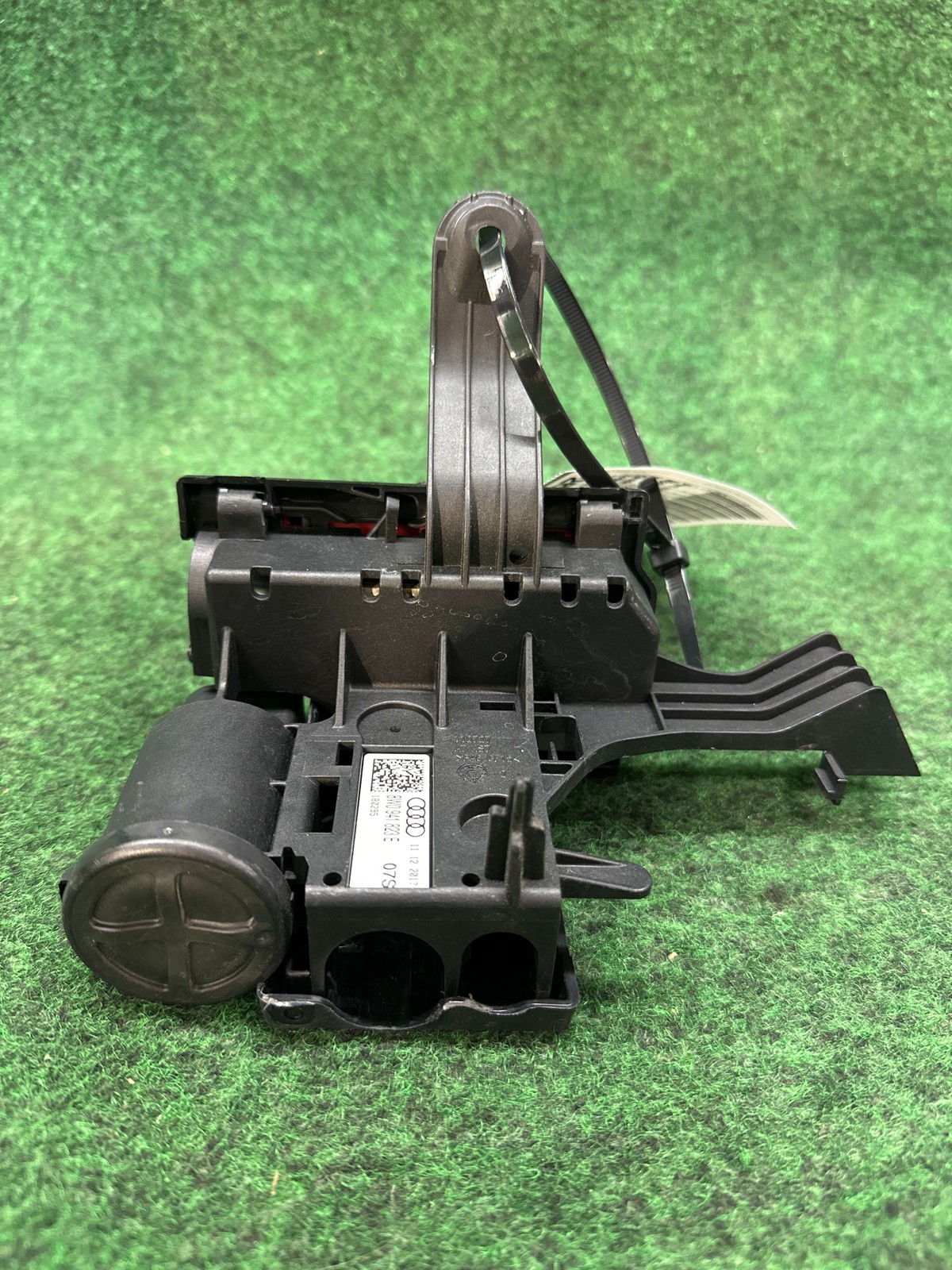 2018-2024 Audi S4 BATTERY POSITIVE TERMINAL JUNCTION BLOCK OEM 8W0941823E
