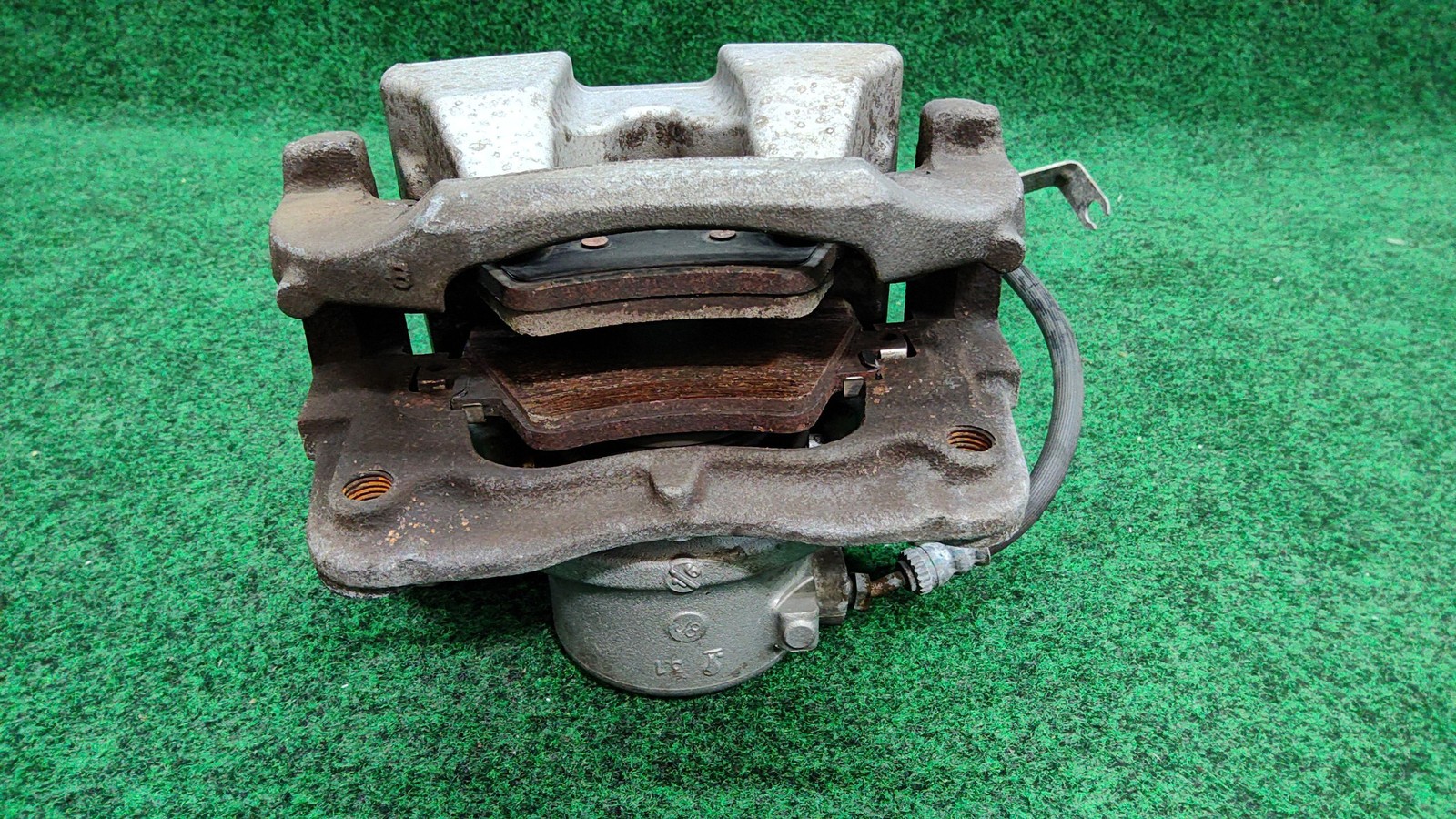 18-22 BMW 330i Front Right Caliper Housing Assembly OEM 34106872800 34106882256