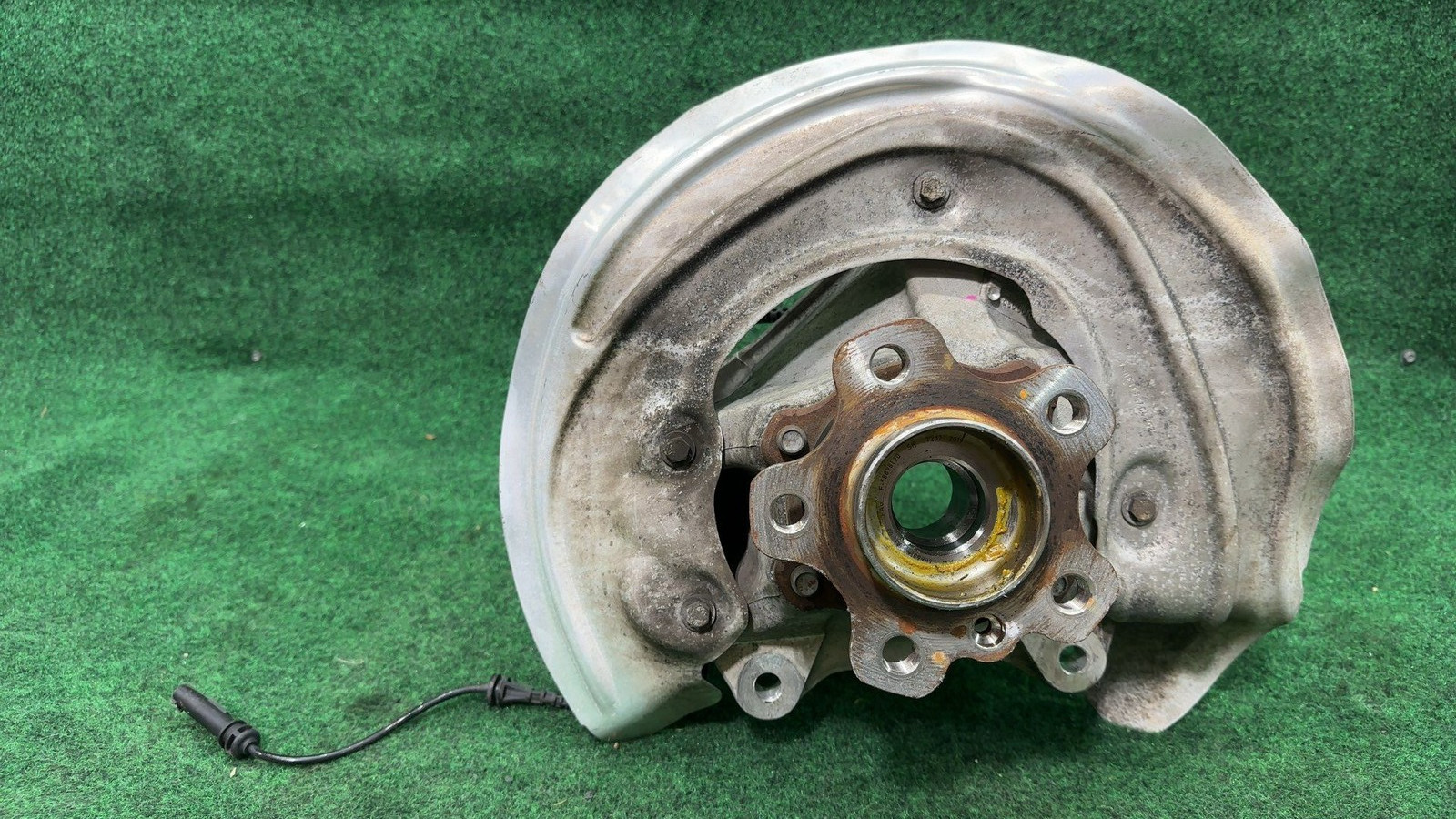 2018-2021 BMW X3 Front Right Spindle Knuckle Oem 31216882598 31216882600