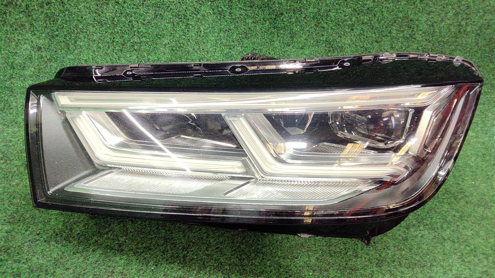2018-2020 Audi SQ5 Front Left Headlight Assembly Led Oem 80a941773