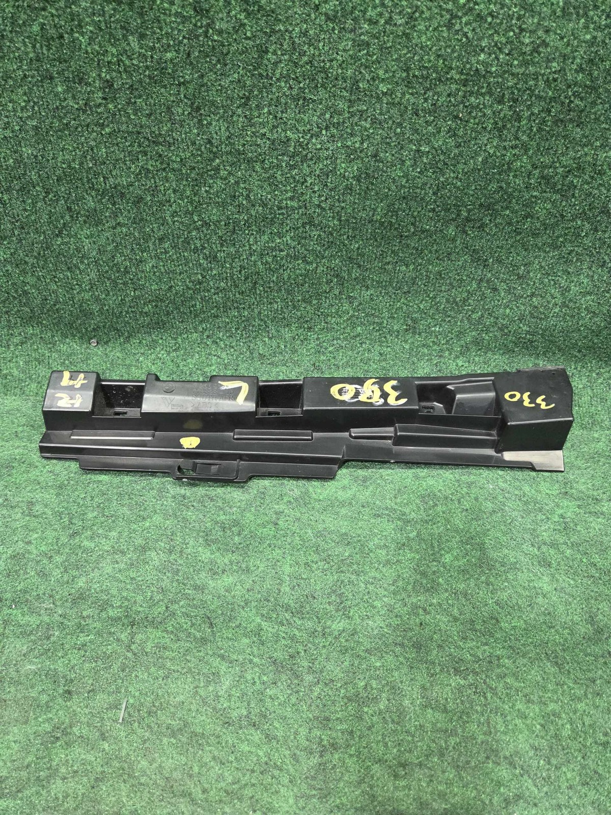 2019-2025 Bmw 330i Left side Rocking Moulding Braket Oem 63177946653