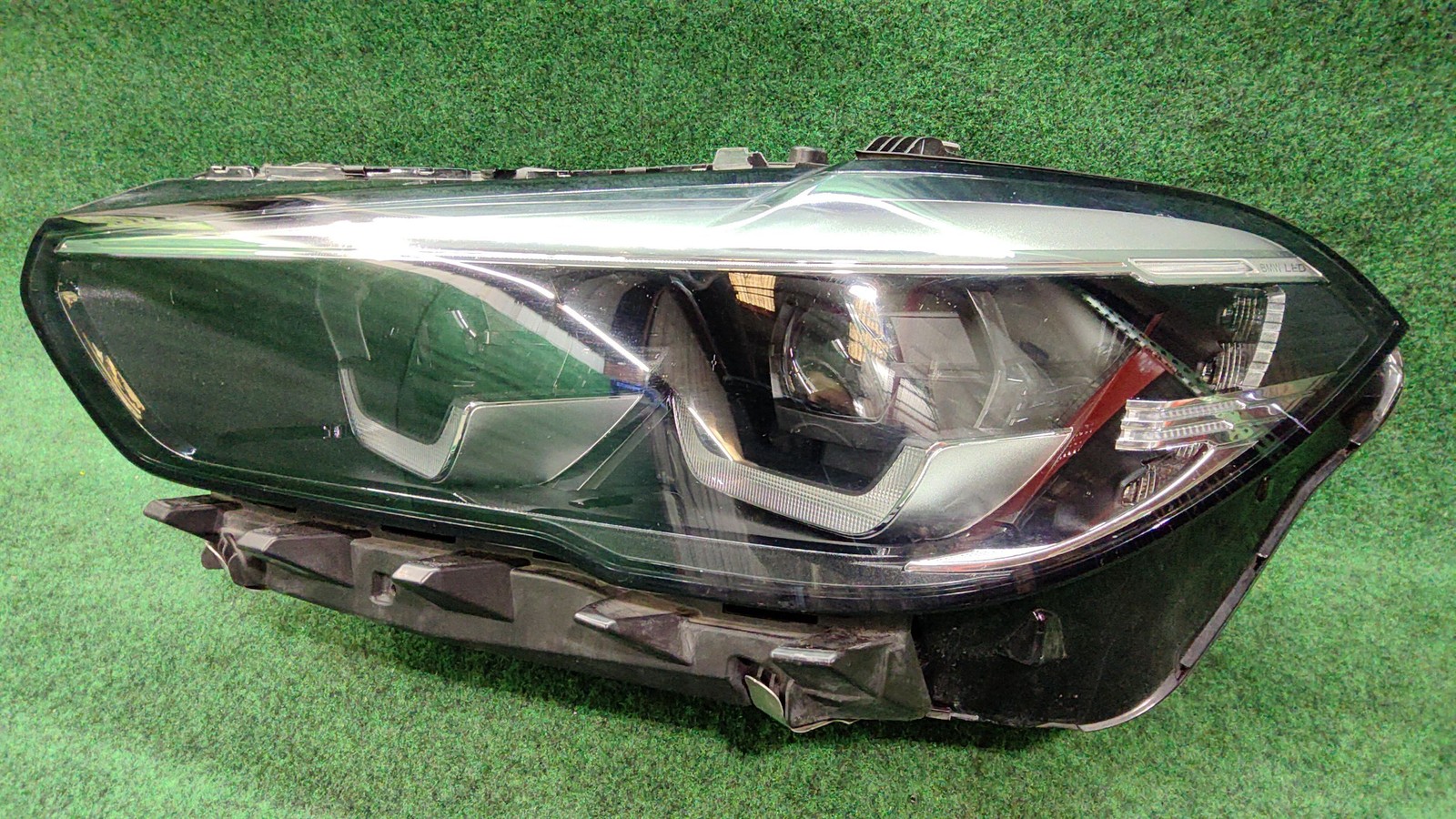 LH 2019-2023 BMW X5 Headlight Assembly w/o Shadowline w/o Laser OEM 63117933337