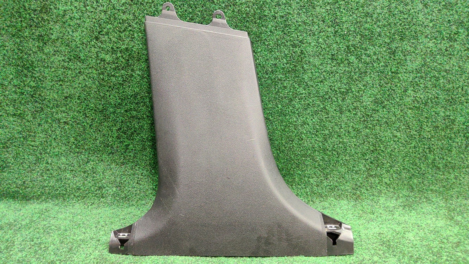 2016-2022 Mercedes Glc 300 Left Lower B-trim Panel Oem A2536900525