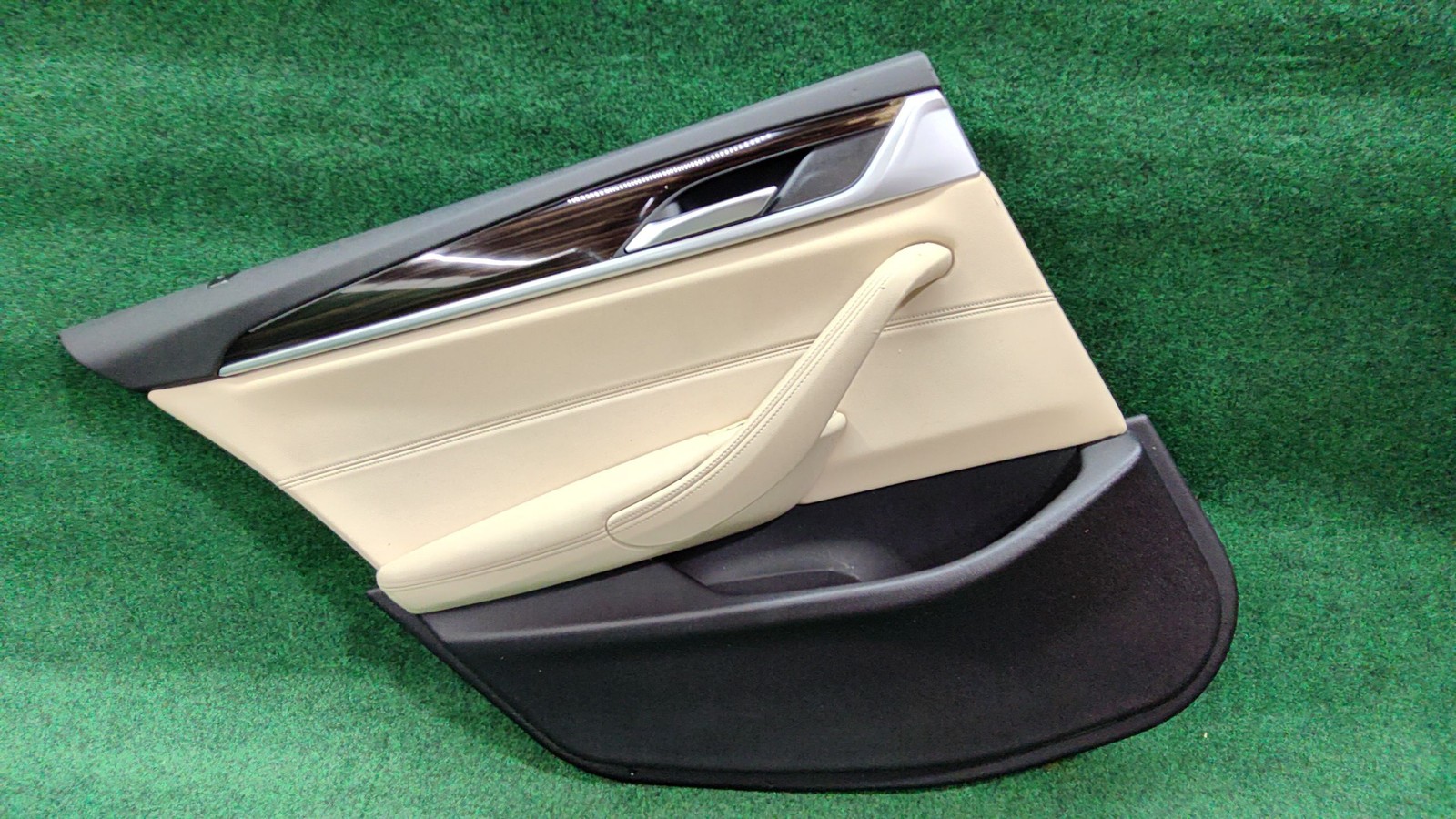 2017-2020 BMW 530i Rear Left Inner Door Trim Panel OEM 51427477095