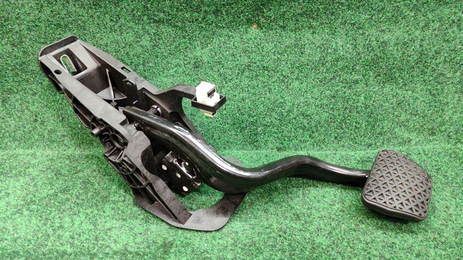 2018-2023 BMW X3 Brake Pedal Assembly OEM