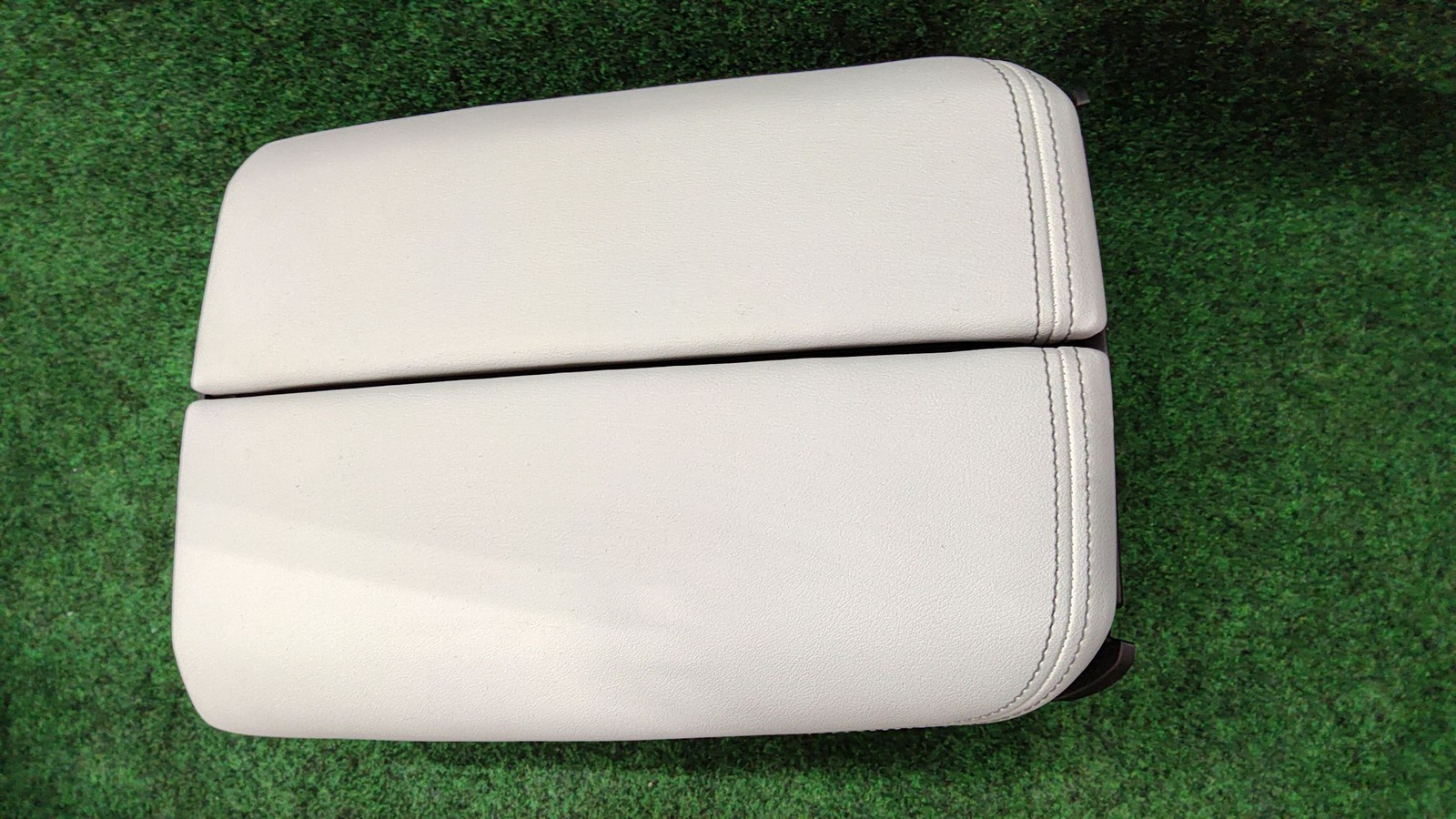 2024-2025 Bmw X5 Front Center Console Armrest W/o Heat Silver Oem 51165a3d132