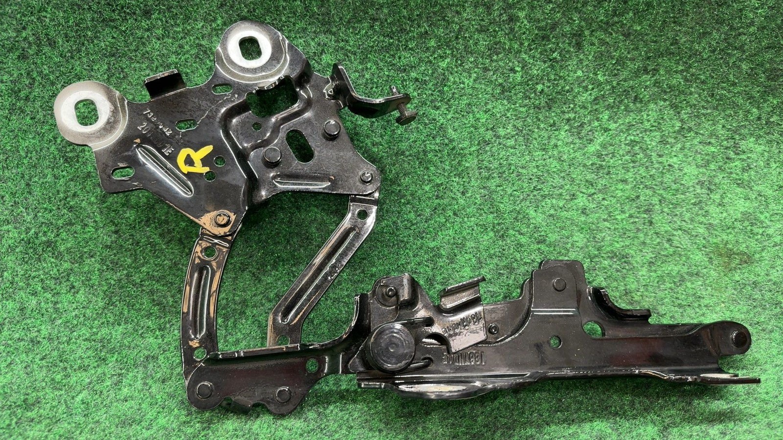 2016-2022 Bmw X1 Hood Hinge Right Rh Oem 41007427126