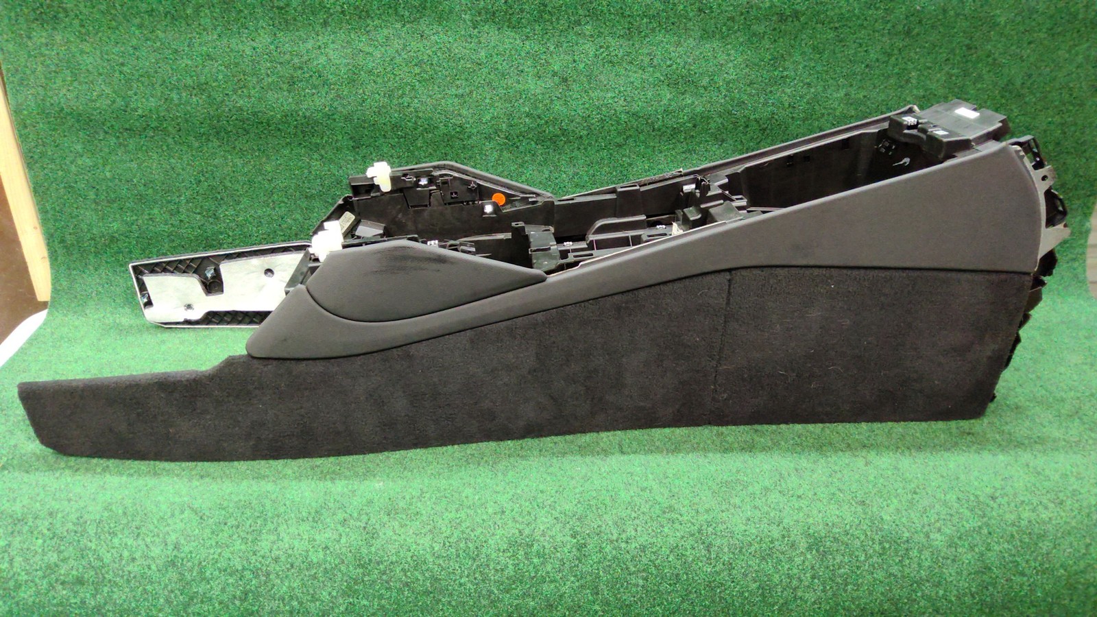 2020-2023 Bmw X6 M50i Front Console Oem 51169495665 51169495666