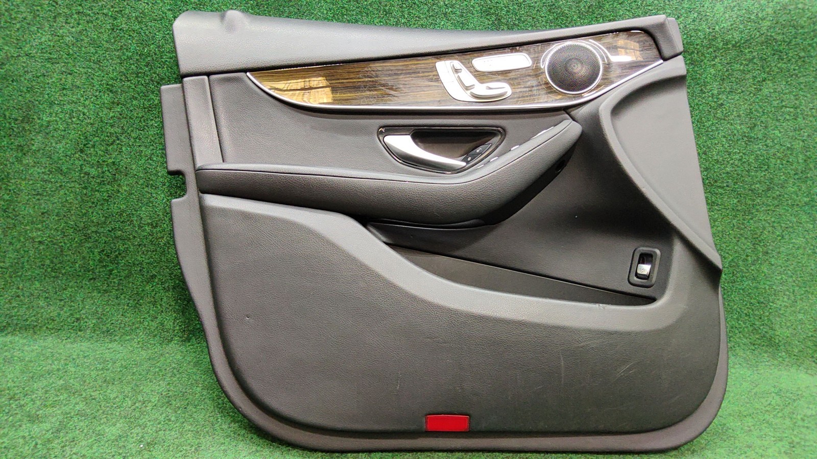 2016-2022 Mercedes Glc 300 Driver Front Door Trim Panel Oem A2537206903