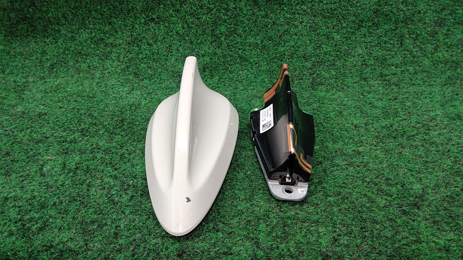 2017-2023 BMW 530i Out Roof Antenna Alpine White OEM 65209371344 65206826327
