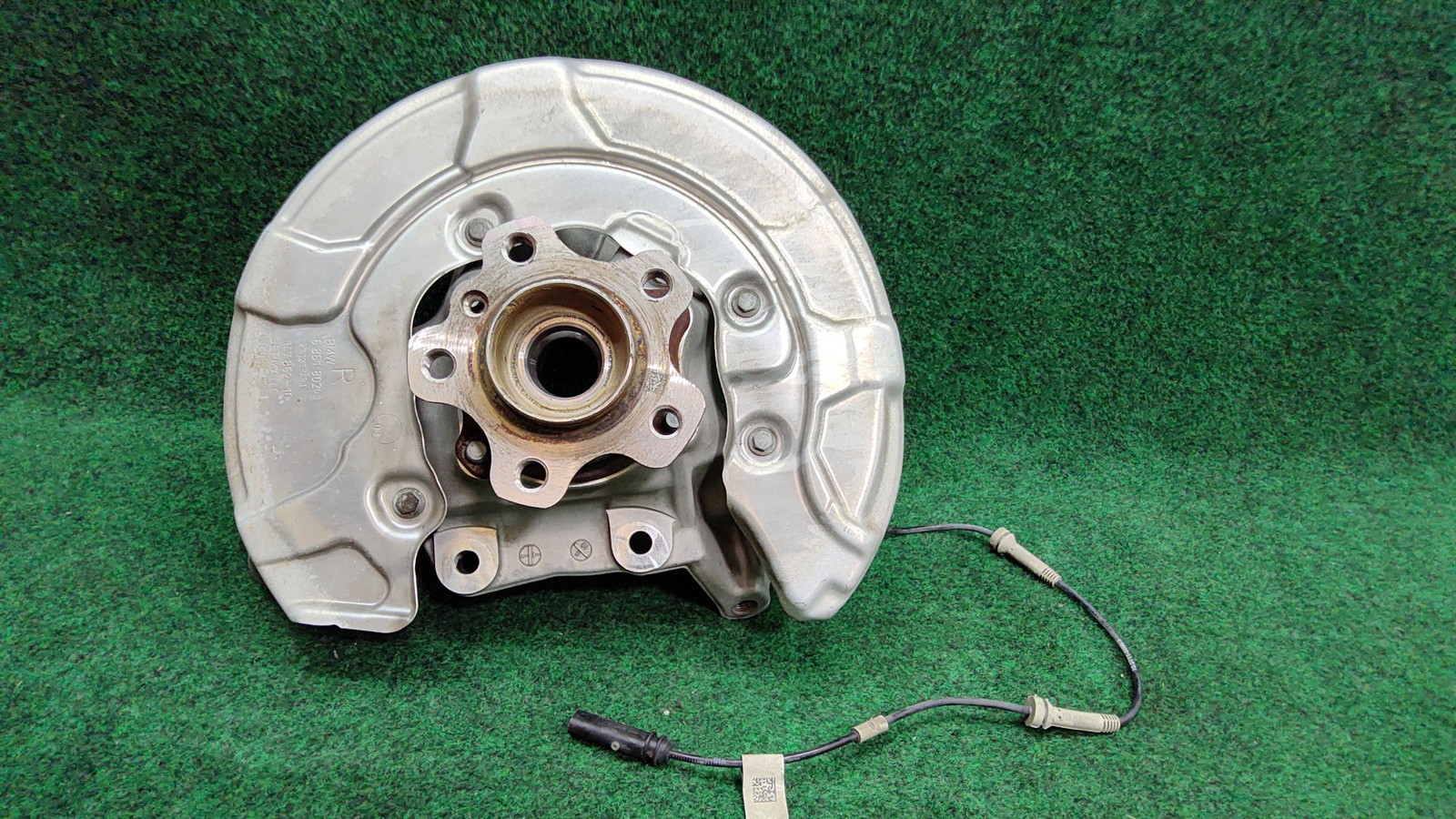2017-2023 BMW 530i Rear Right Hub Bearing Knuckle OEM 33306866336 33406899175