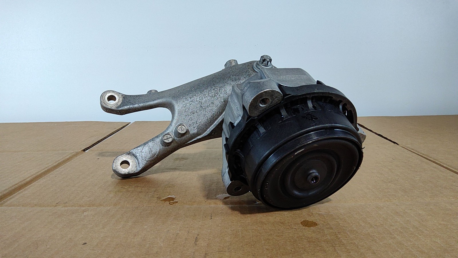 2016-2022 BMW 740i 3.0 RWD Engine Frame Mount Left Side OEM 22116860463