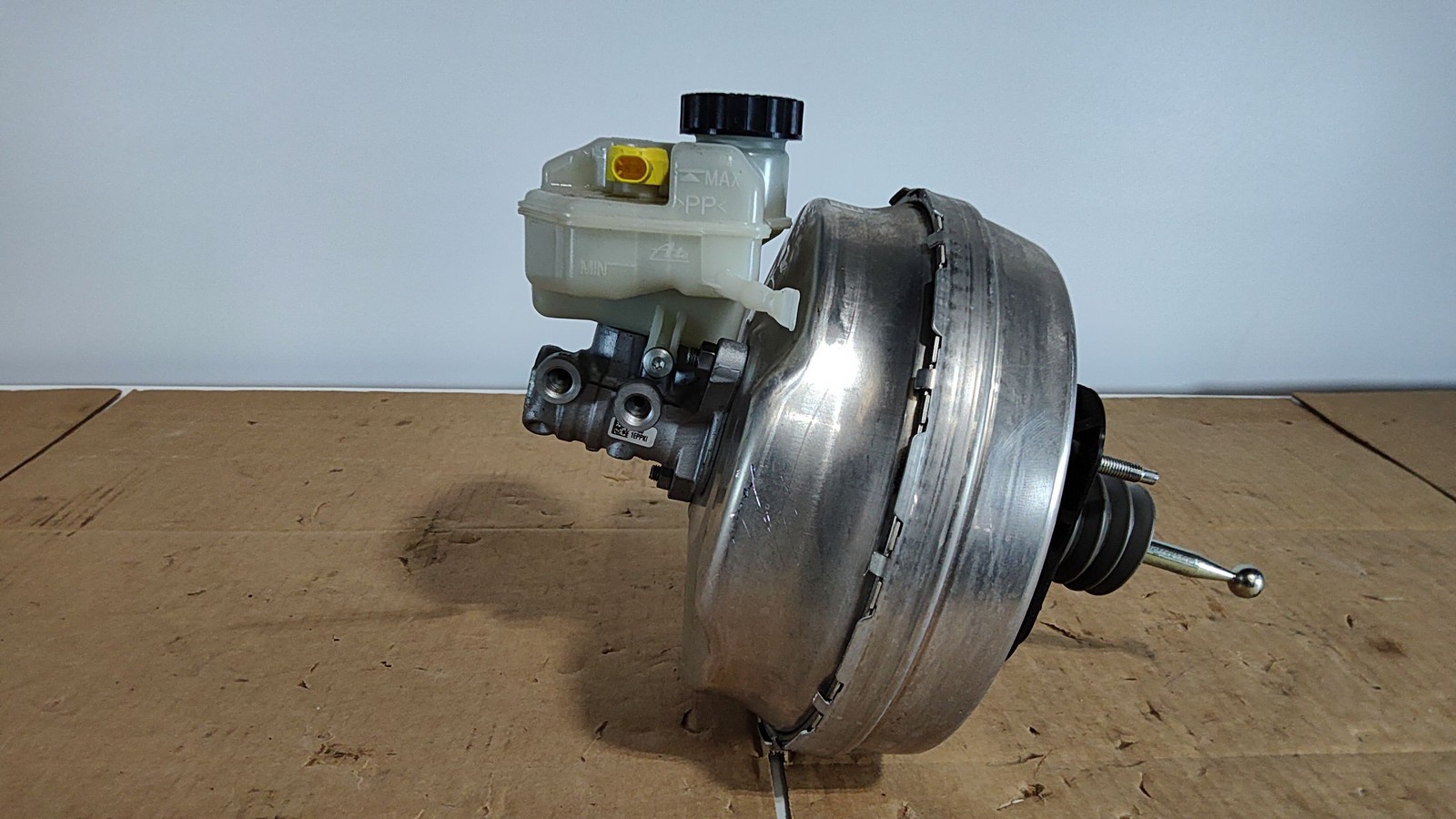 2017-2020 BMW 530i Power Brake Booster W/Master Cylinder OEM 34336873444