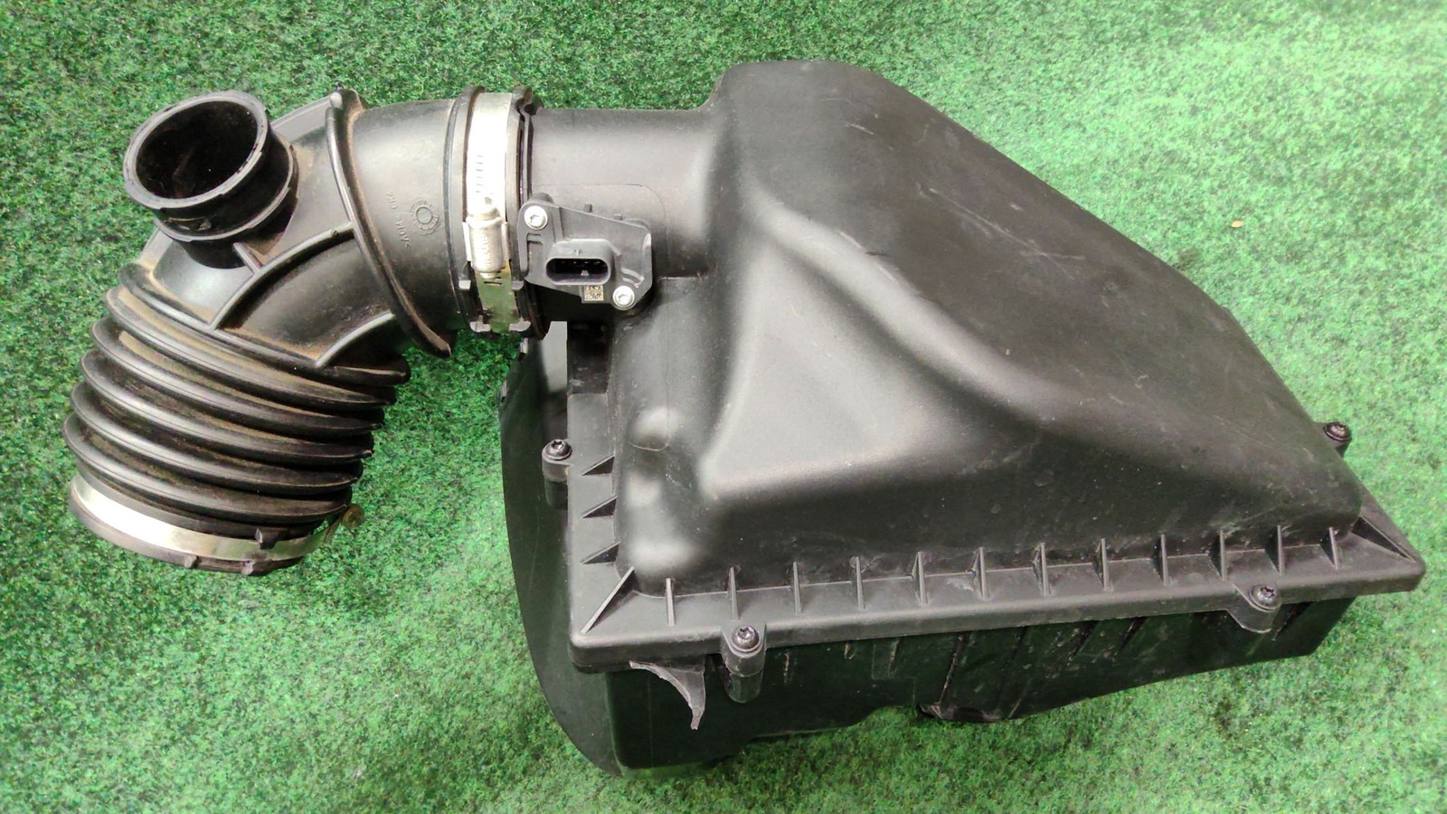 2018-2023 Bmw X3 Air Box Intake Silencer Oem 13718620473 13718663614