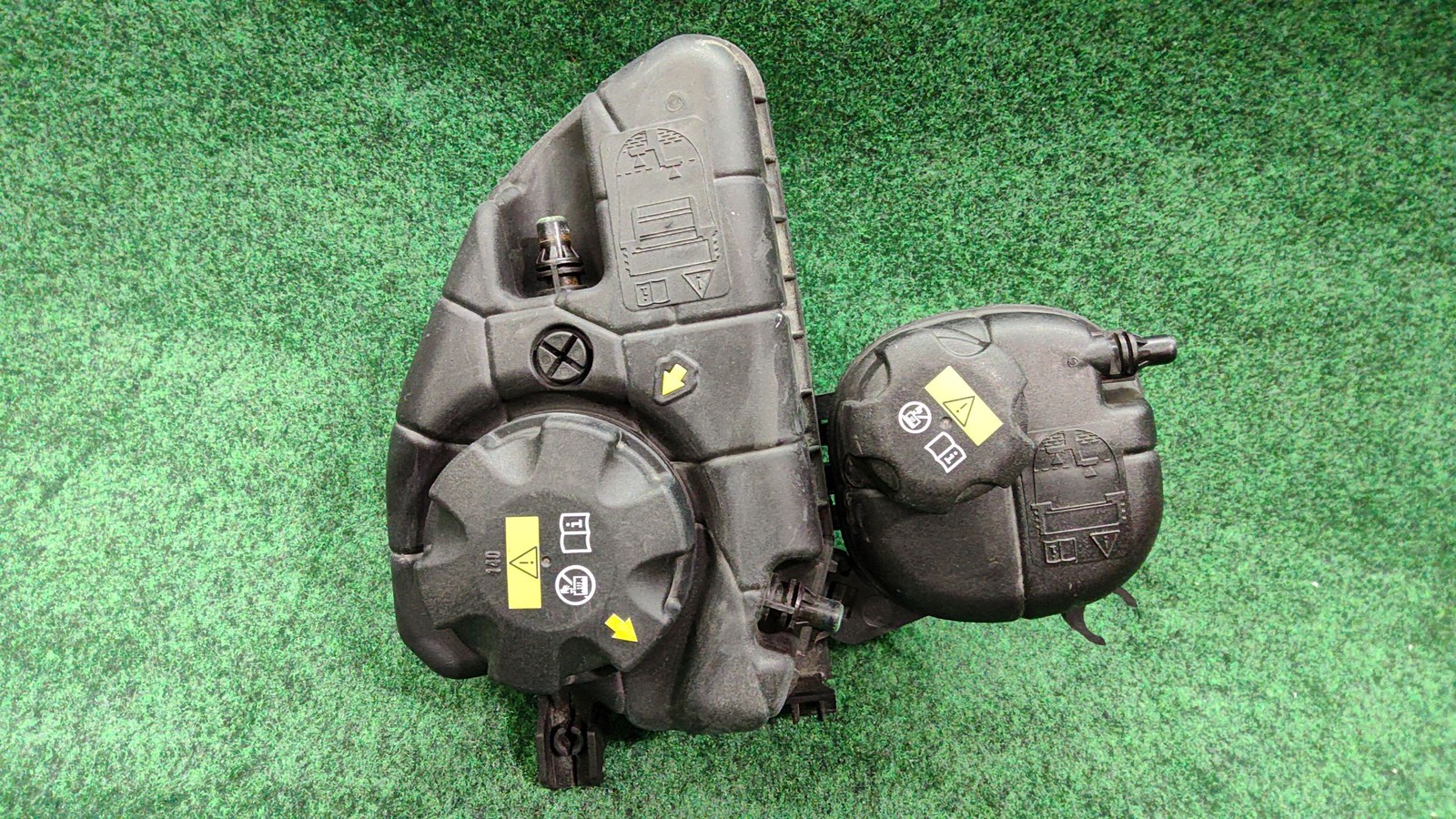 2018-2023 BMW 530i Coolant Expansion Tank & Radiator Coolant Recovery Reservoir