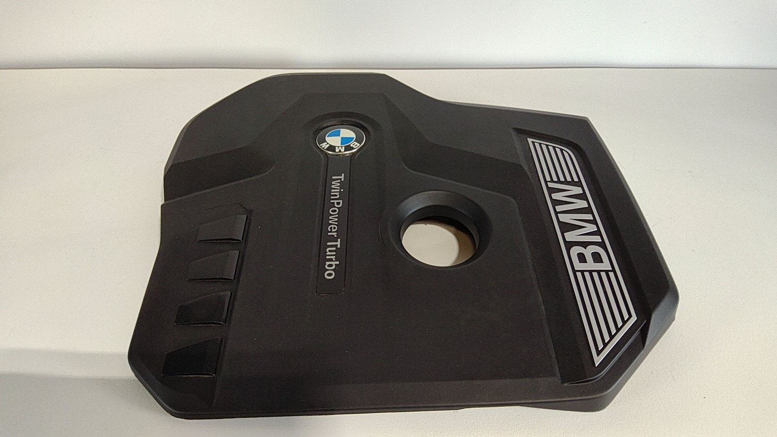 2017-2019 BMW 530i 2.0L Engine Cover OEM 11128657035