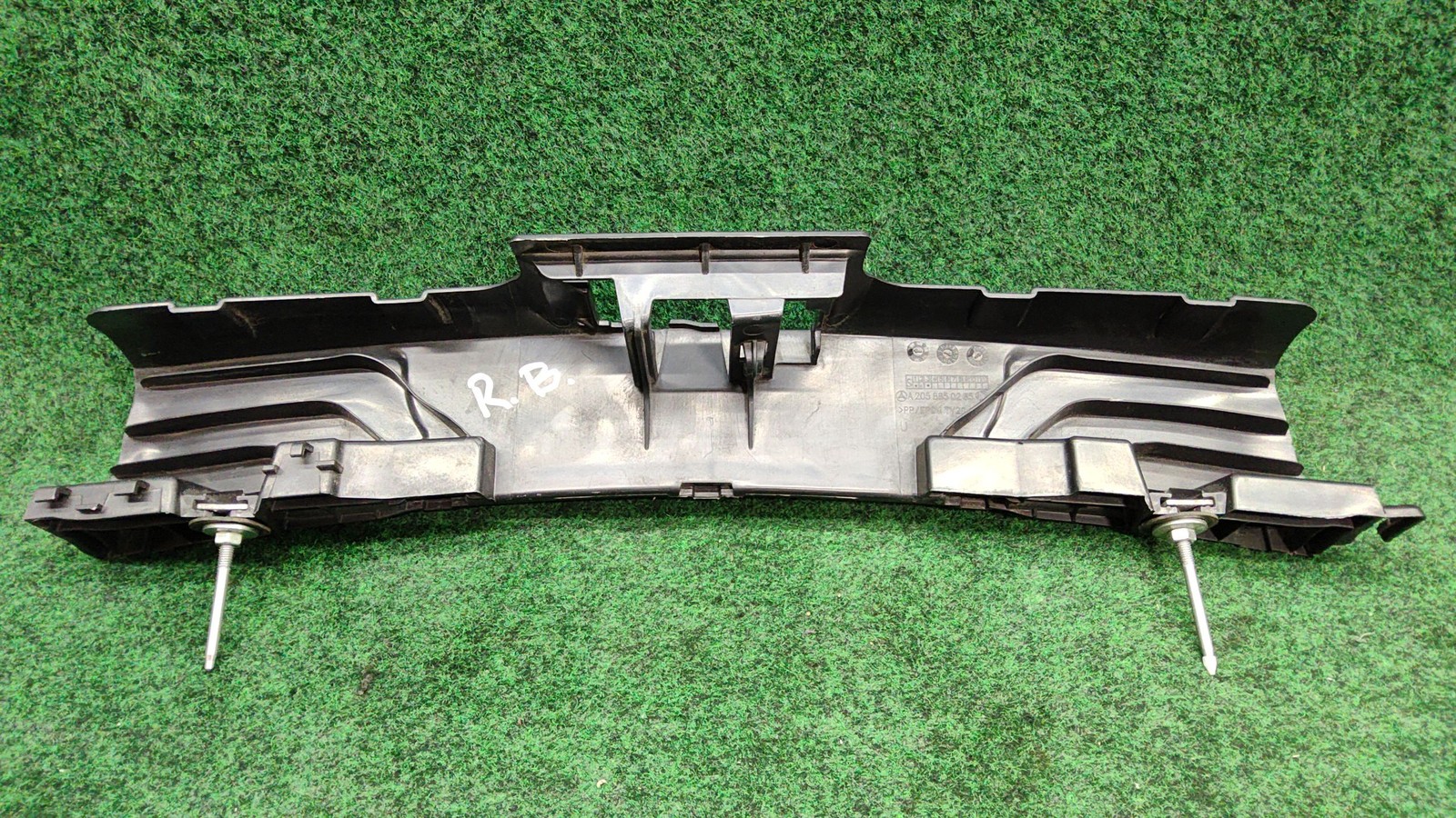 2015-2018 Mercedes Benz C300 Rear Center Bumper Bracket OEM A2058850265