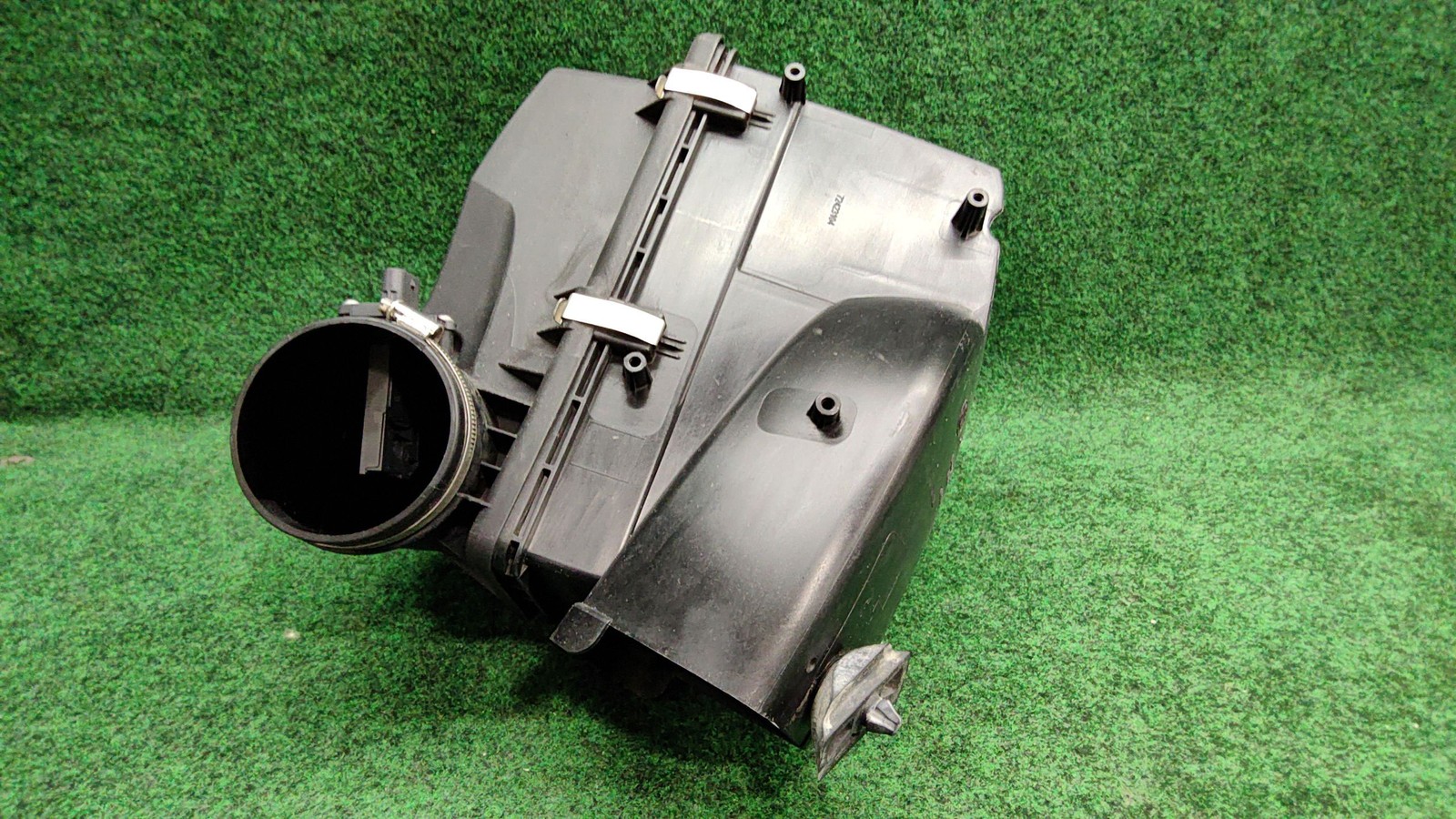 2019-2022 Bmw 330i Intake Air Filter Housing Pipe Oem 13718656981 / 13713580424