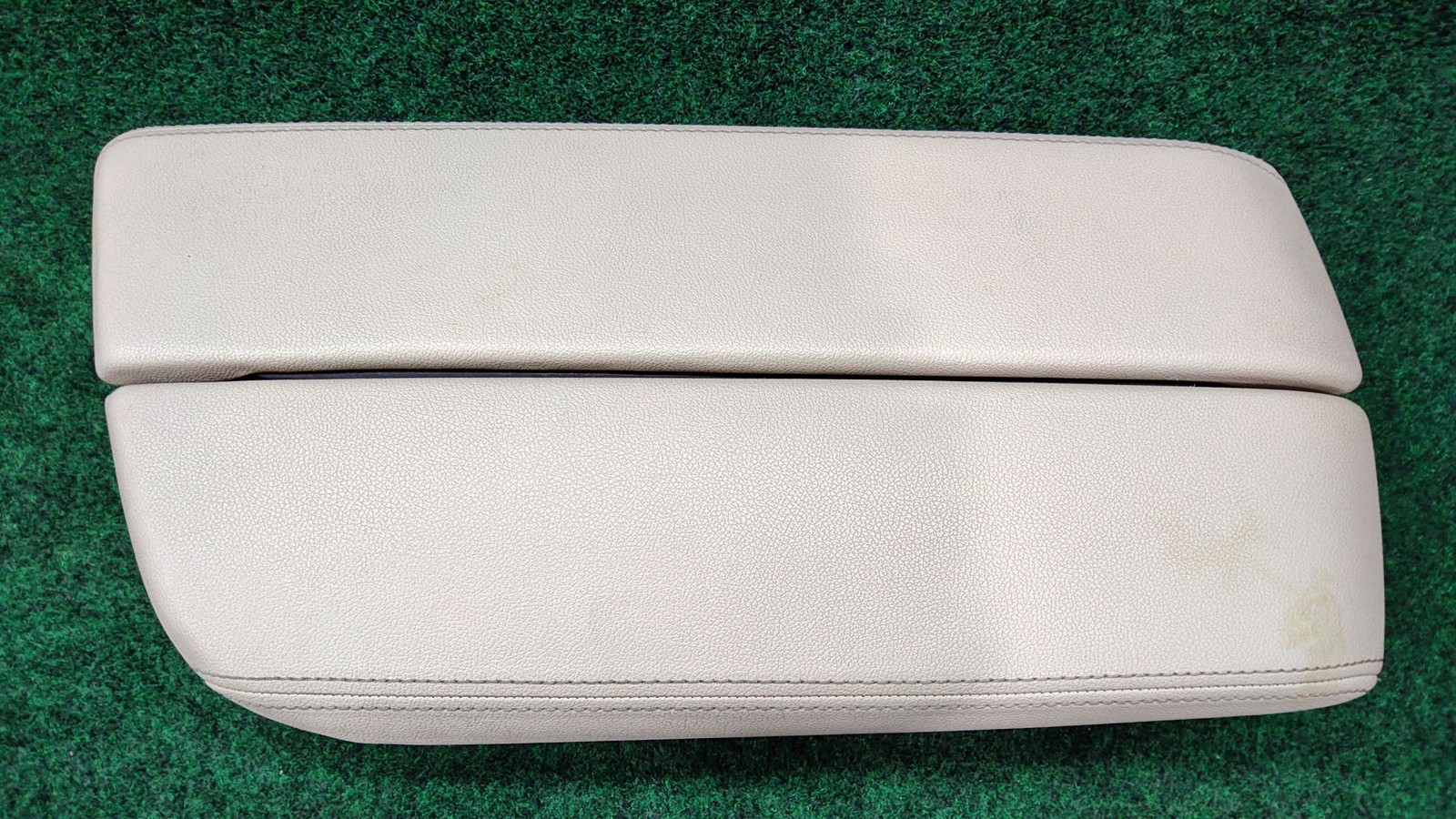 2017-2020 BMW 530i Armrest Center Console K8fy Canberra Beige OEM 51169389356