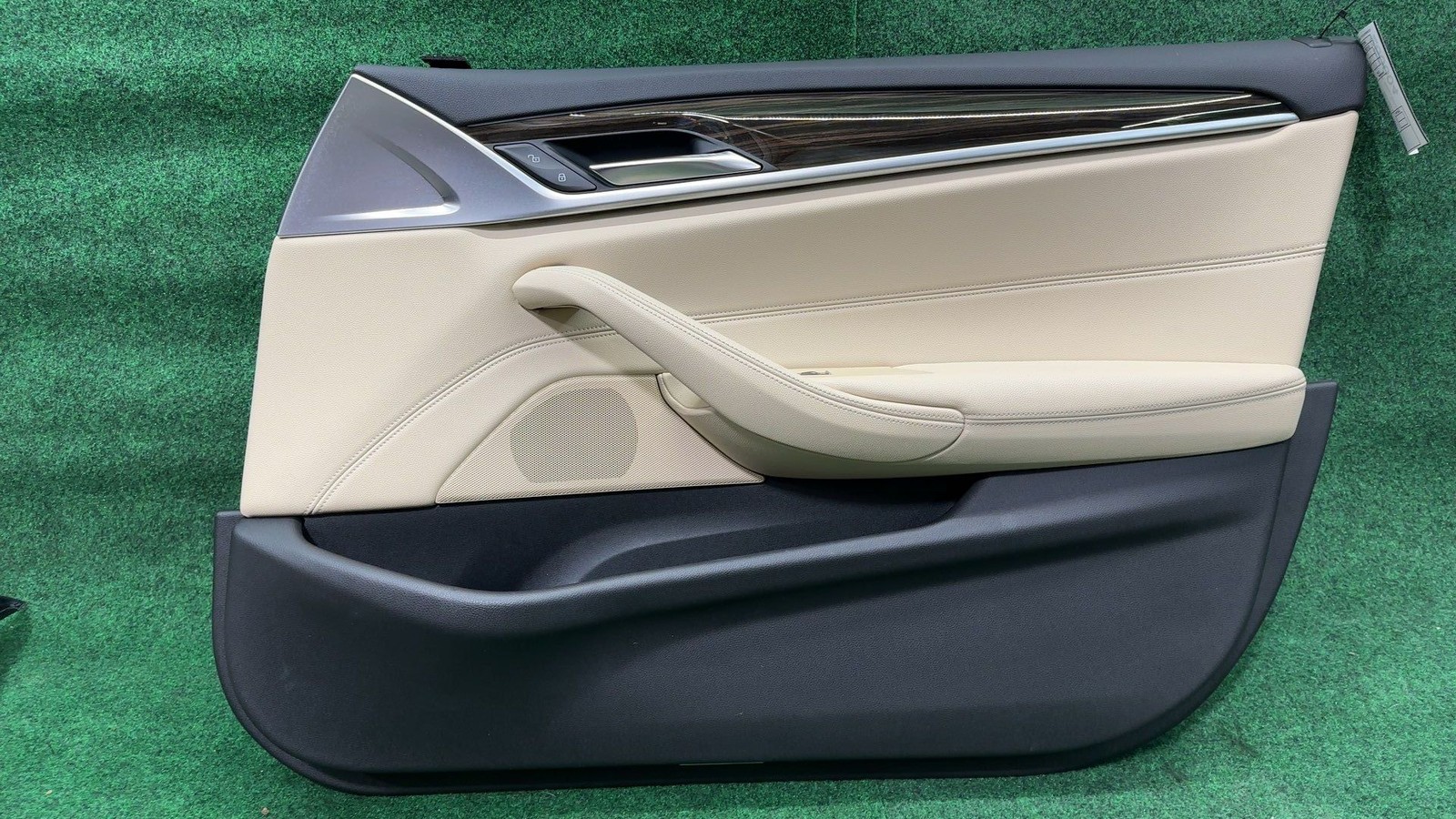 2017-2020 BMW 530i Front Right Door Trim Panel Leatherette Beige OEM 51417476313