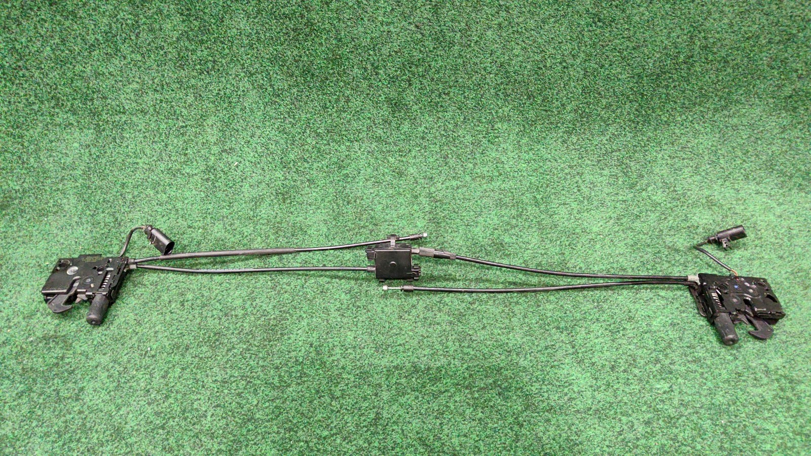 2019-2025 Audi Q3 Front Left/right Hood Latch Set Oem 83a823509