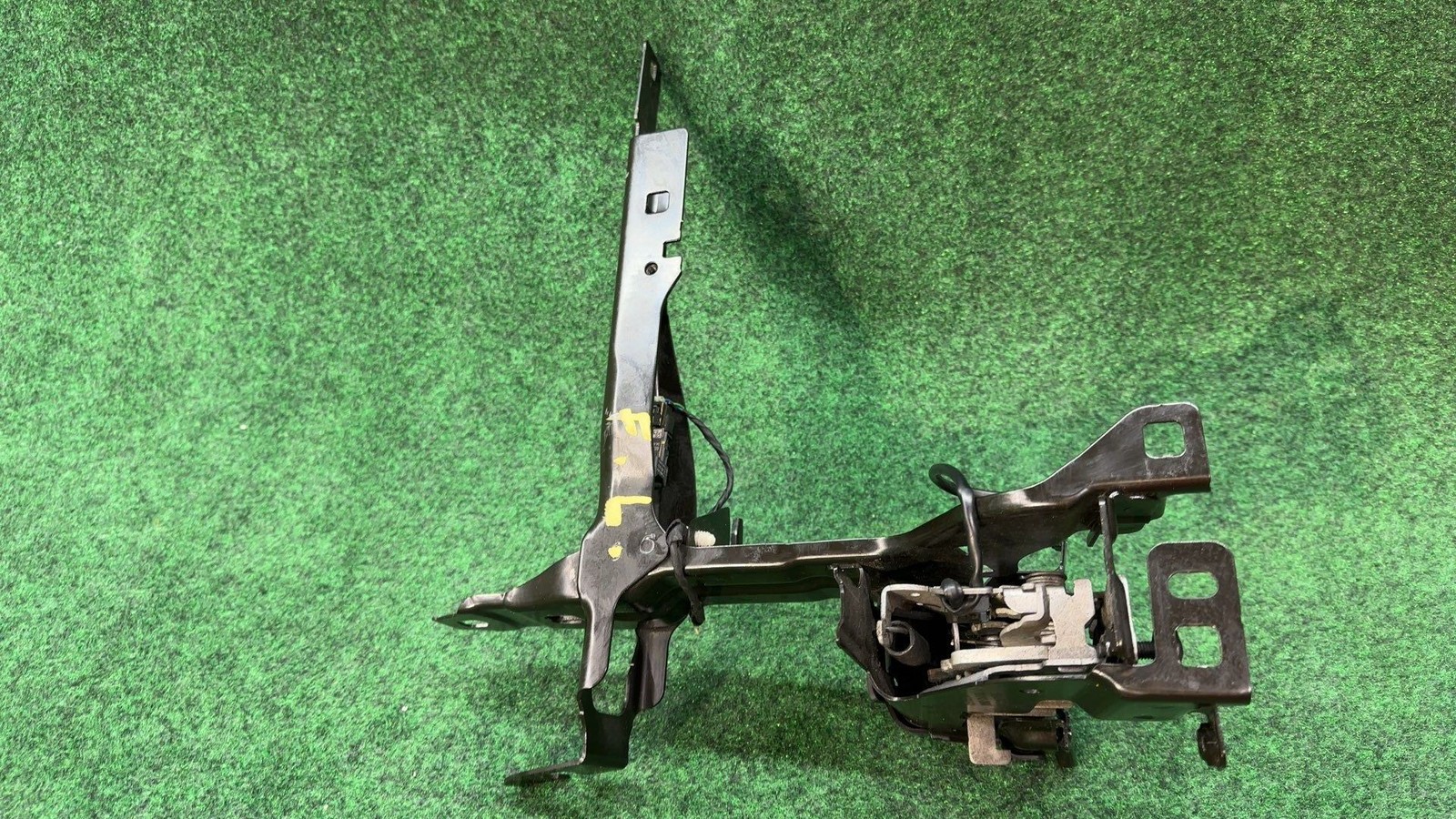 2019-2025 Bmw 330i Headlamp Mounting Bracket Front Left Side Oem 51647422293