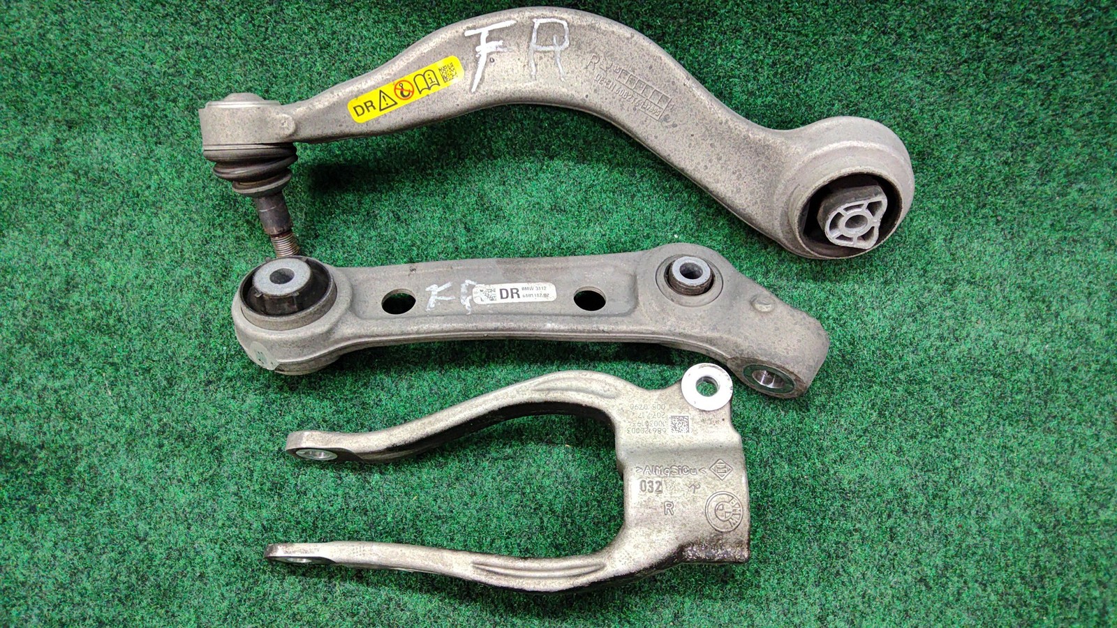 2017-2024 BMW 530i Front Right Lower & Upper Control Arm  OEM 31106861178