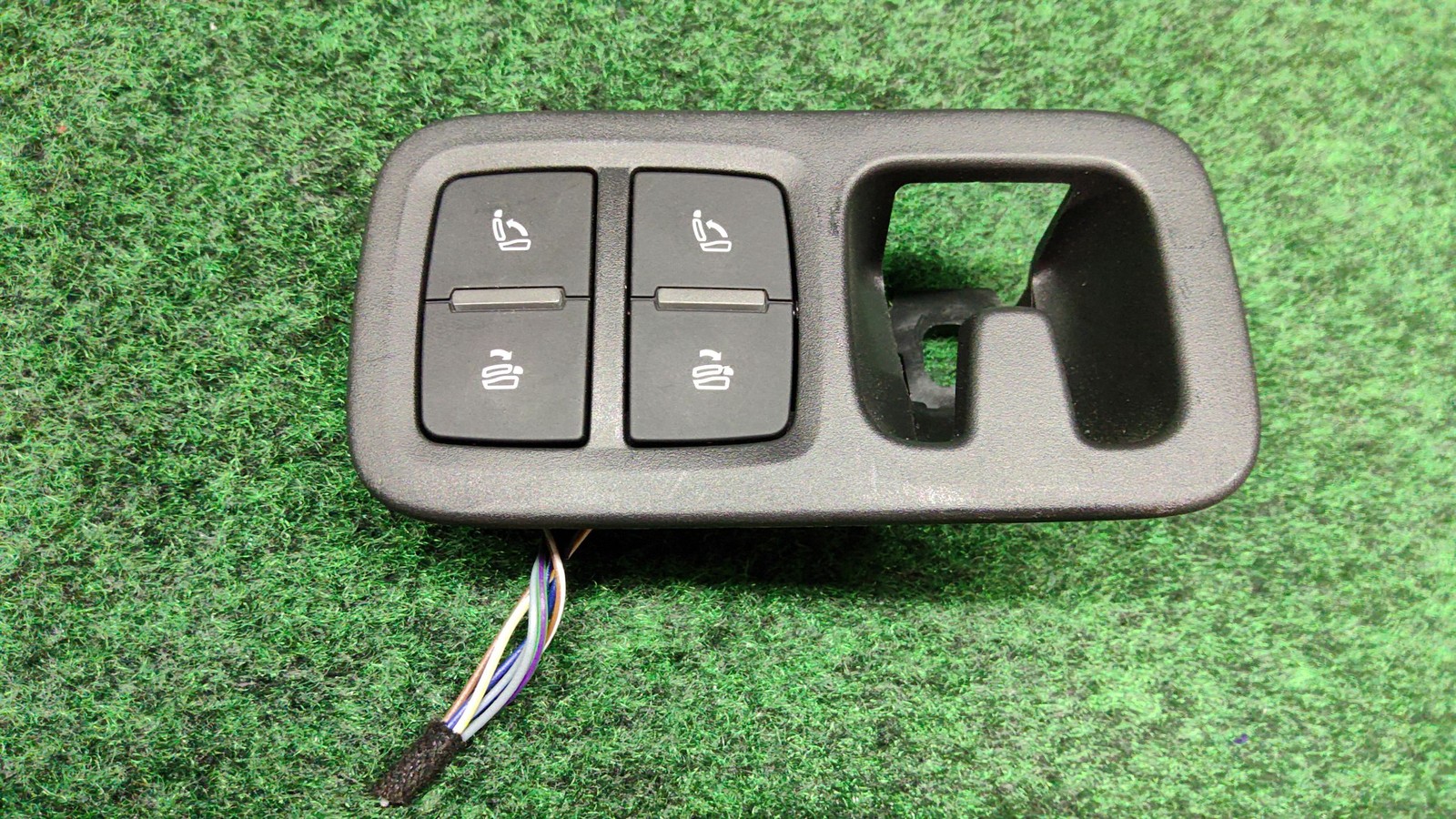 2017-2025 AUDI Q7 Rear 2nd Row Left Seat Release Switch OEM 4M0959861B