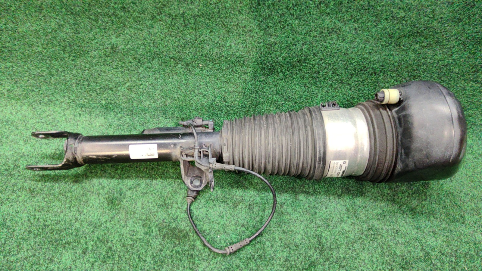 2016-2022 BMW 740i Front Right Side Air Spring Strut Absorber OEM 37107915970